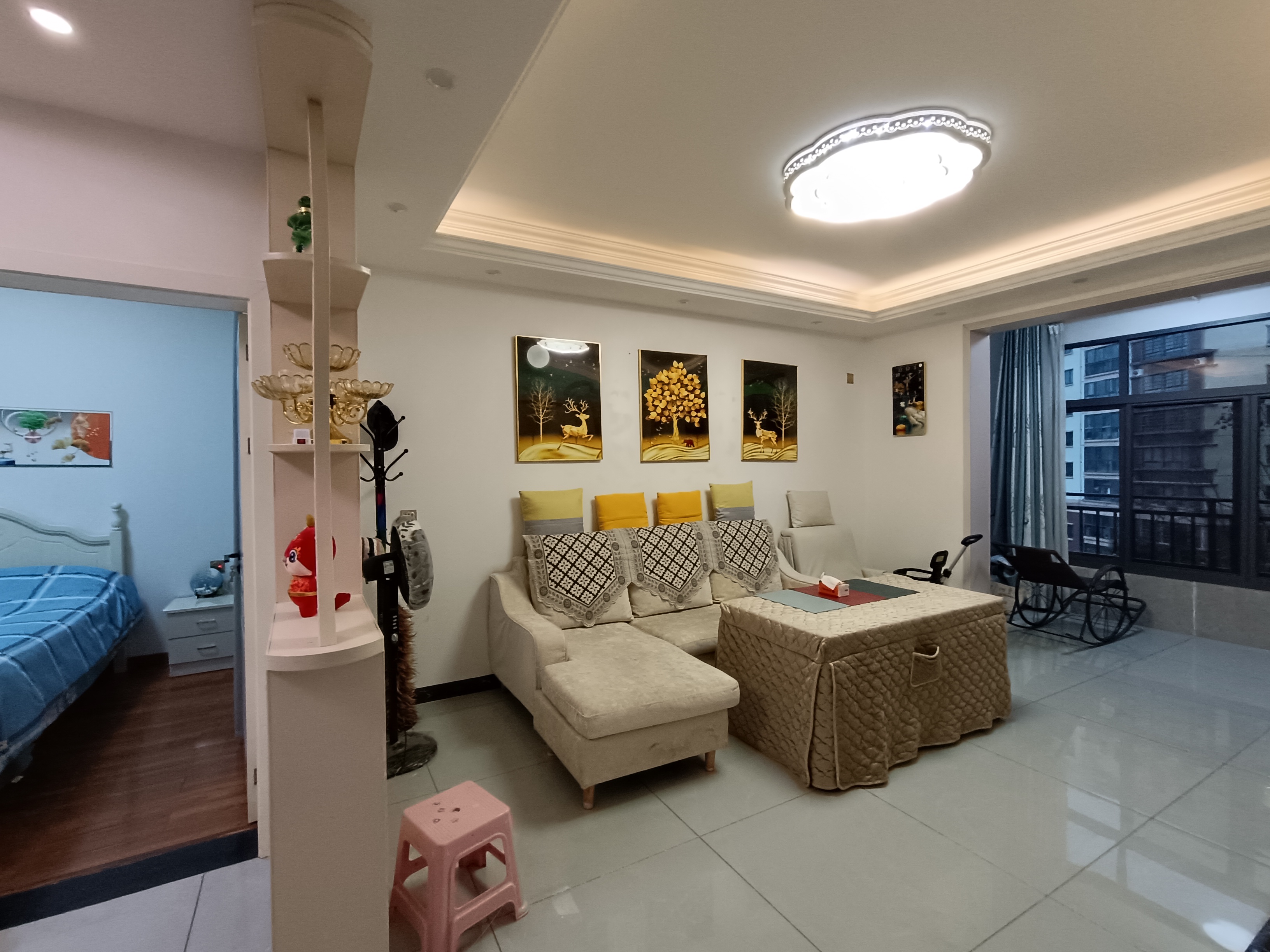 华天城小区 3室2厅2卫 2500.0元/月 华天城小区 3室2厅2卫 2500.0元/月室内图