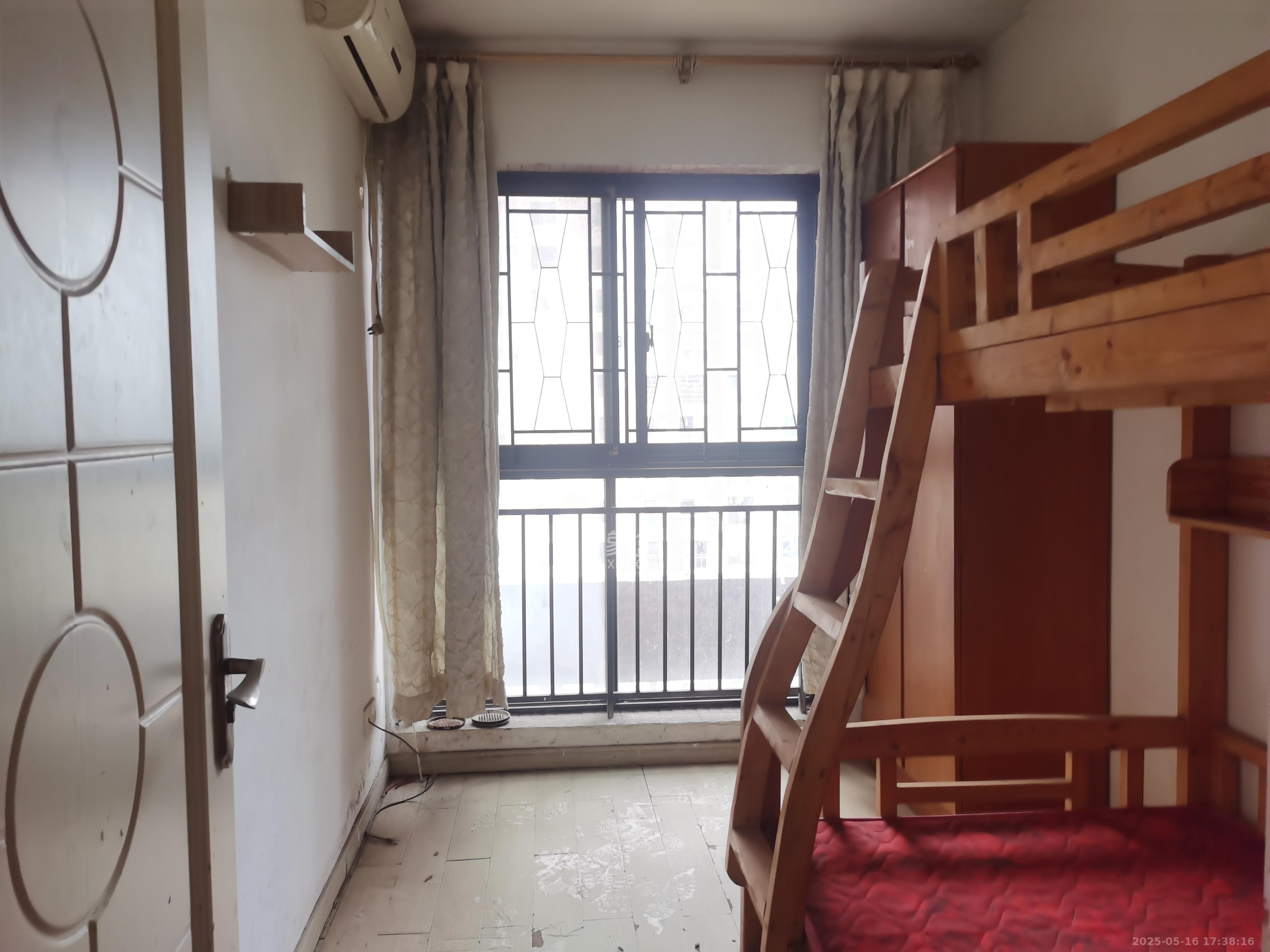 三一街区  3室2厅1卫   1800.00元/月室内图
