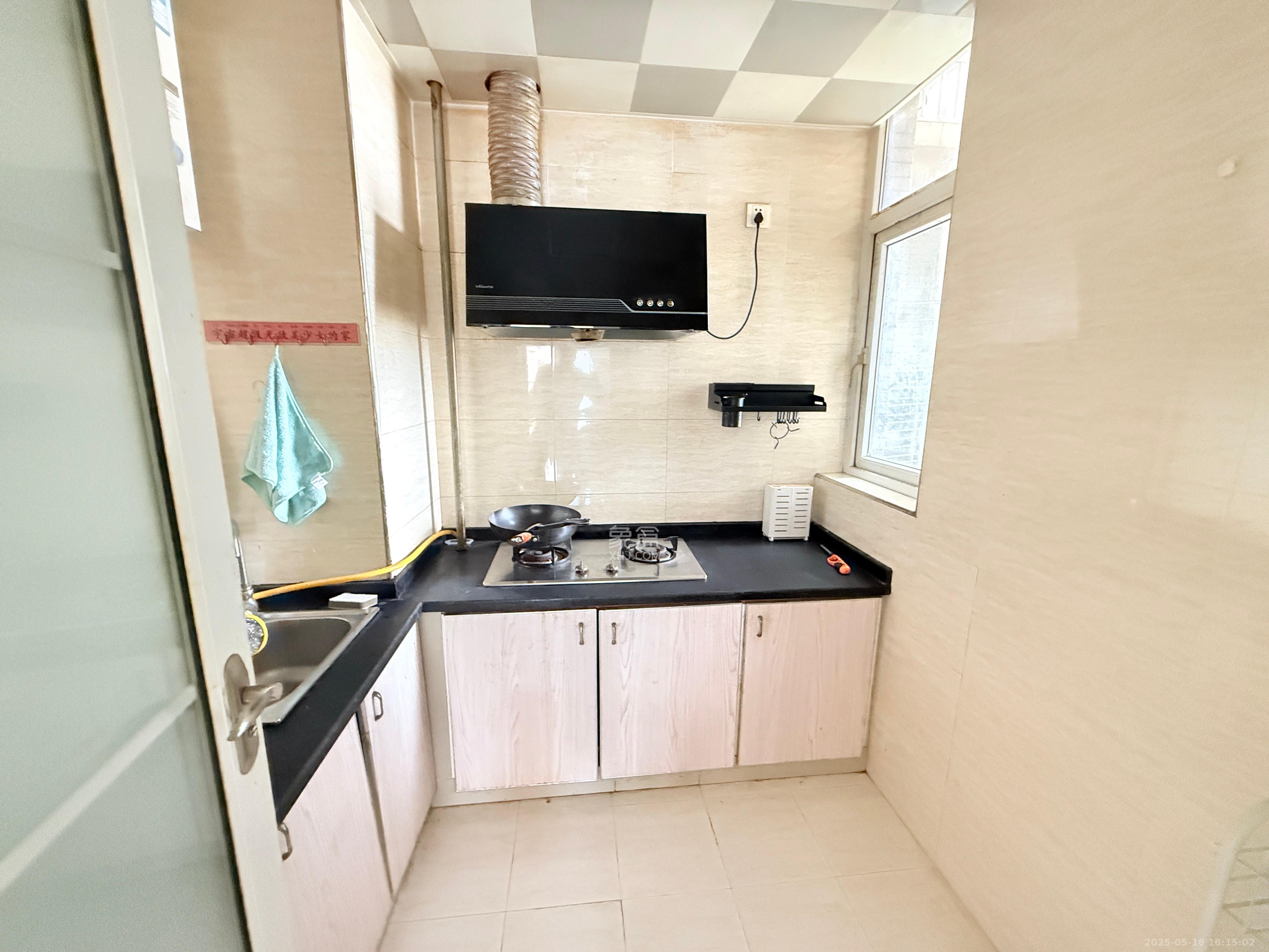 泊爱蓝湾  2室2厅1卫   2300.00元/月室内图