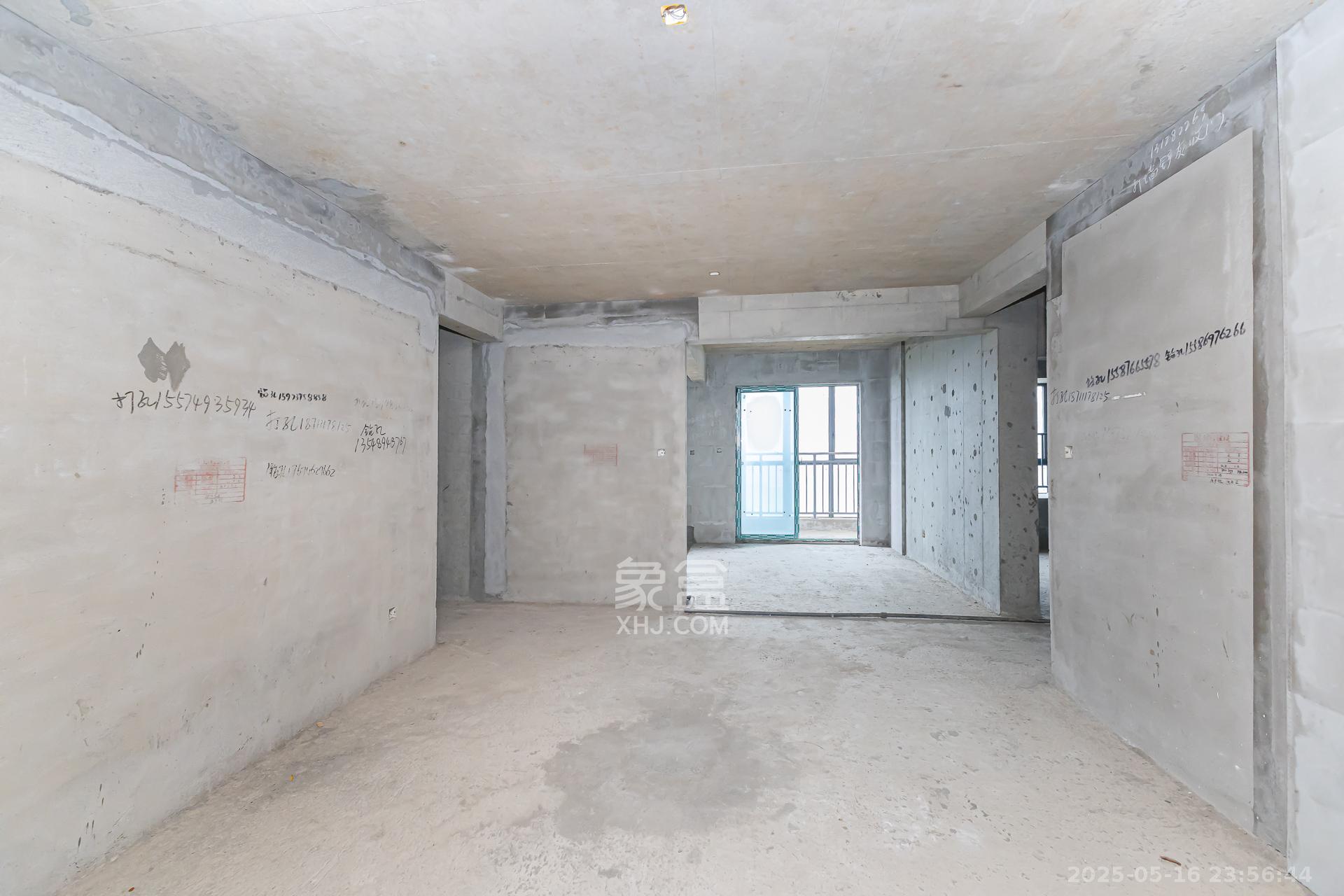 润和滨江广场(润和中央广场) 4室2厅1卫 108.0万 润和滨江广场(润和中央广场) 4室2厅1卫 108.0万客厅