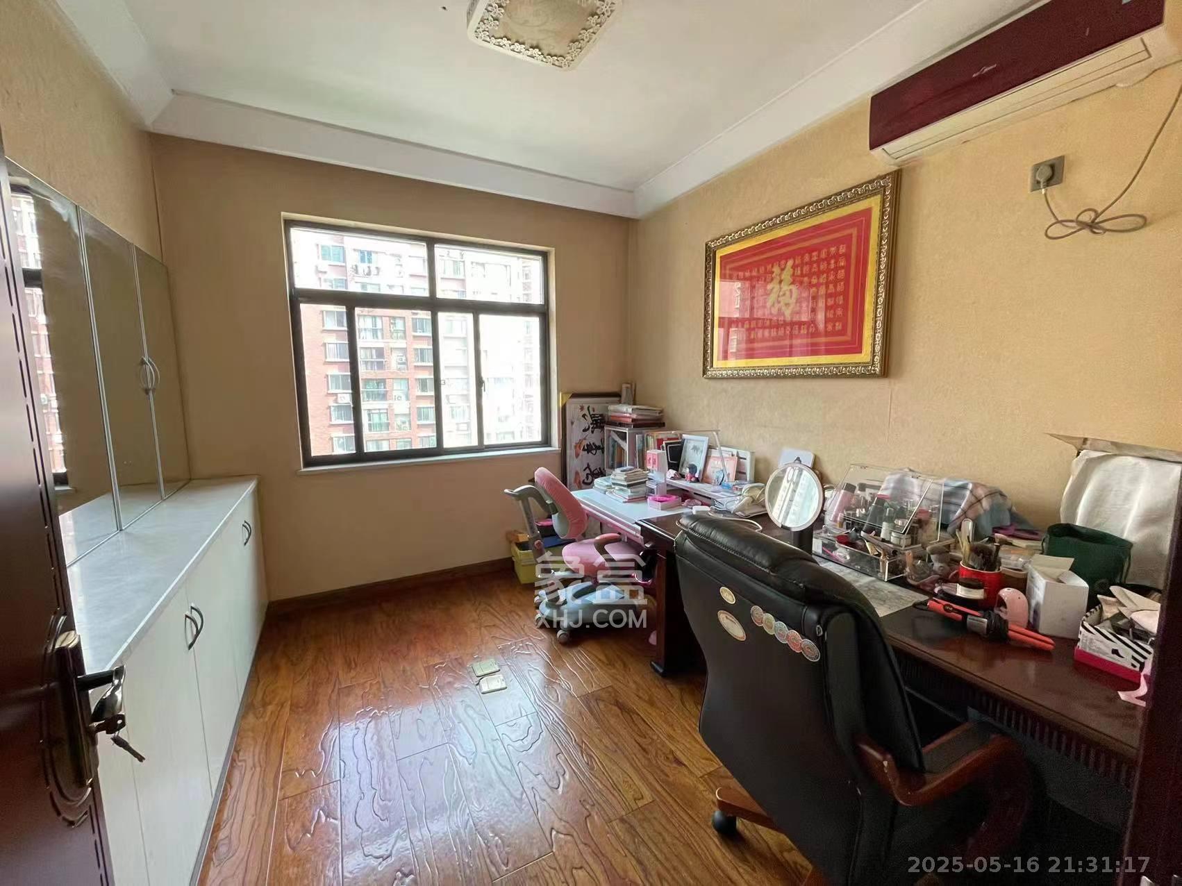 纳帕溪谷  4室2厅1卫    72.0万 纳帕溪谷  4室2厅1卫    72.0万客厅