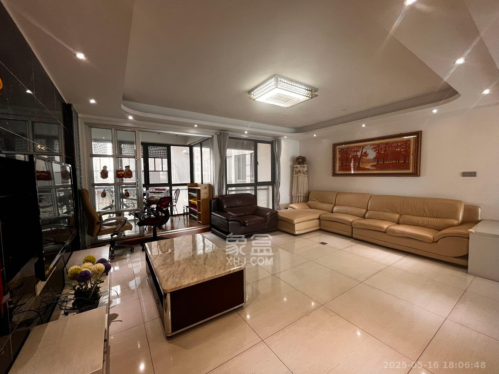 藏珑湖上国际花园 4室2厅2卫 4000.0元/月 藏珑湖上国际花园 4室2厅2卫 4000.0元/月室内图