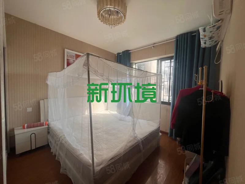 蓝色港湾  2室2厅2卫   42.80万客厅