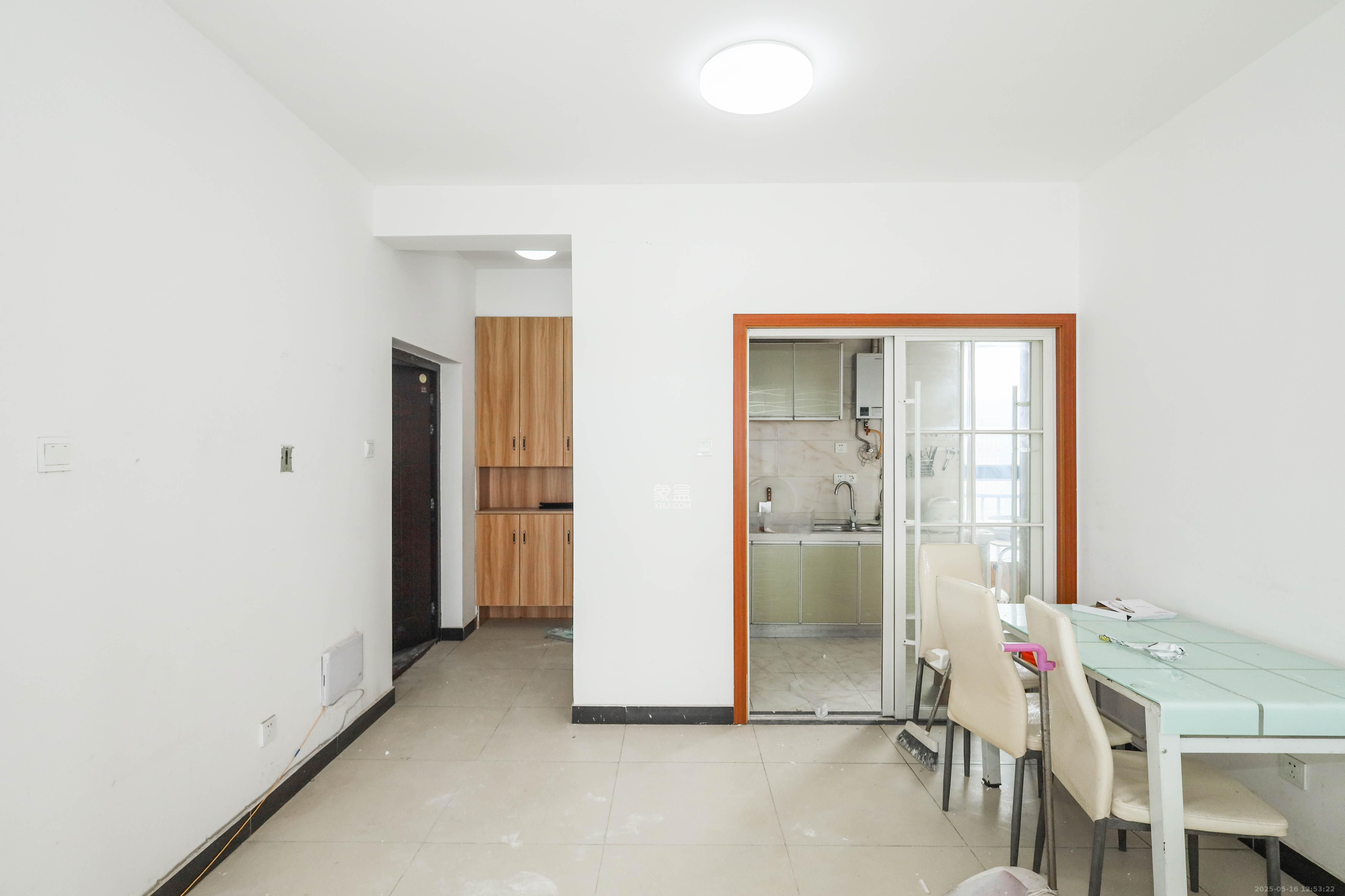 华美公寓(新猎鹰公寓) 3室2厅1卫 55.0万 华美公寓(新猎鹰公寓) 3室2厅1卫 55.0万客厅