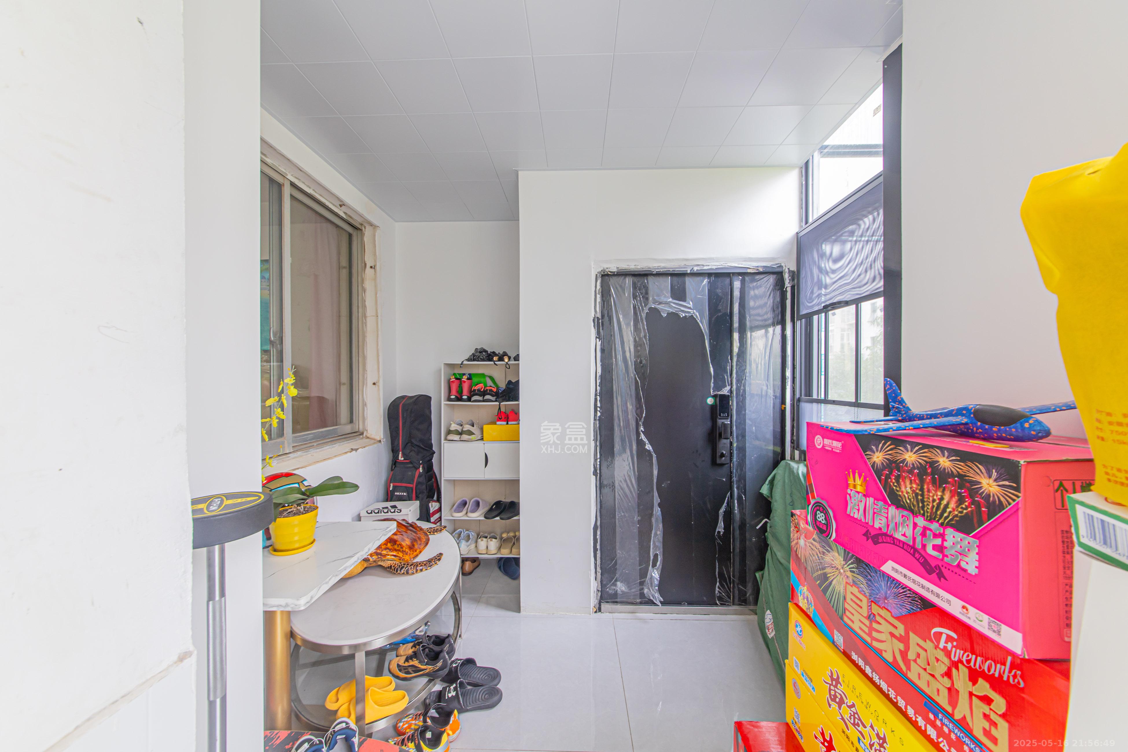 九峰小区(一二三四区) 4室2厅2卫 230.0万 九峰小区(一二三四区) 4室2厅2卫 230.0万阳台