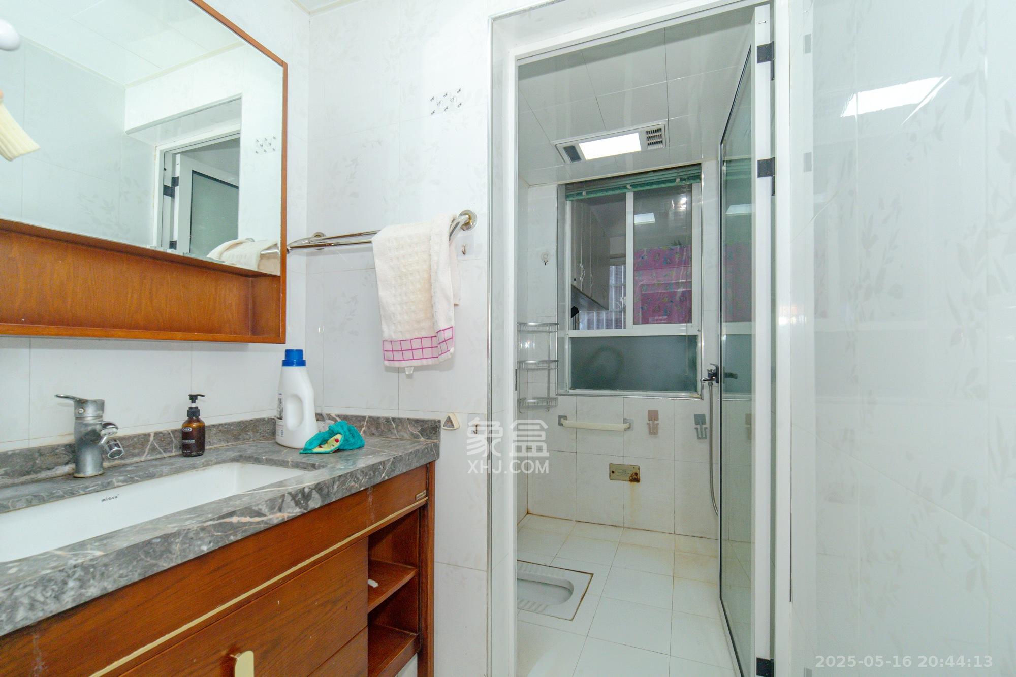 楚天馨苑 3室2厅2卫 72.0万 楚天馨苑 3室2厅2卫 72.0万卫生间