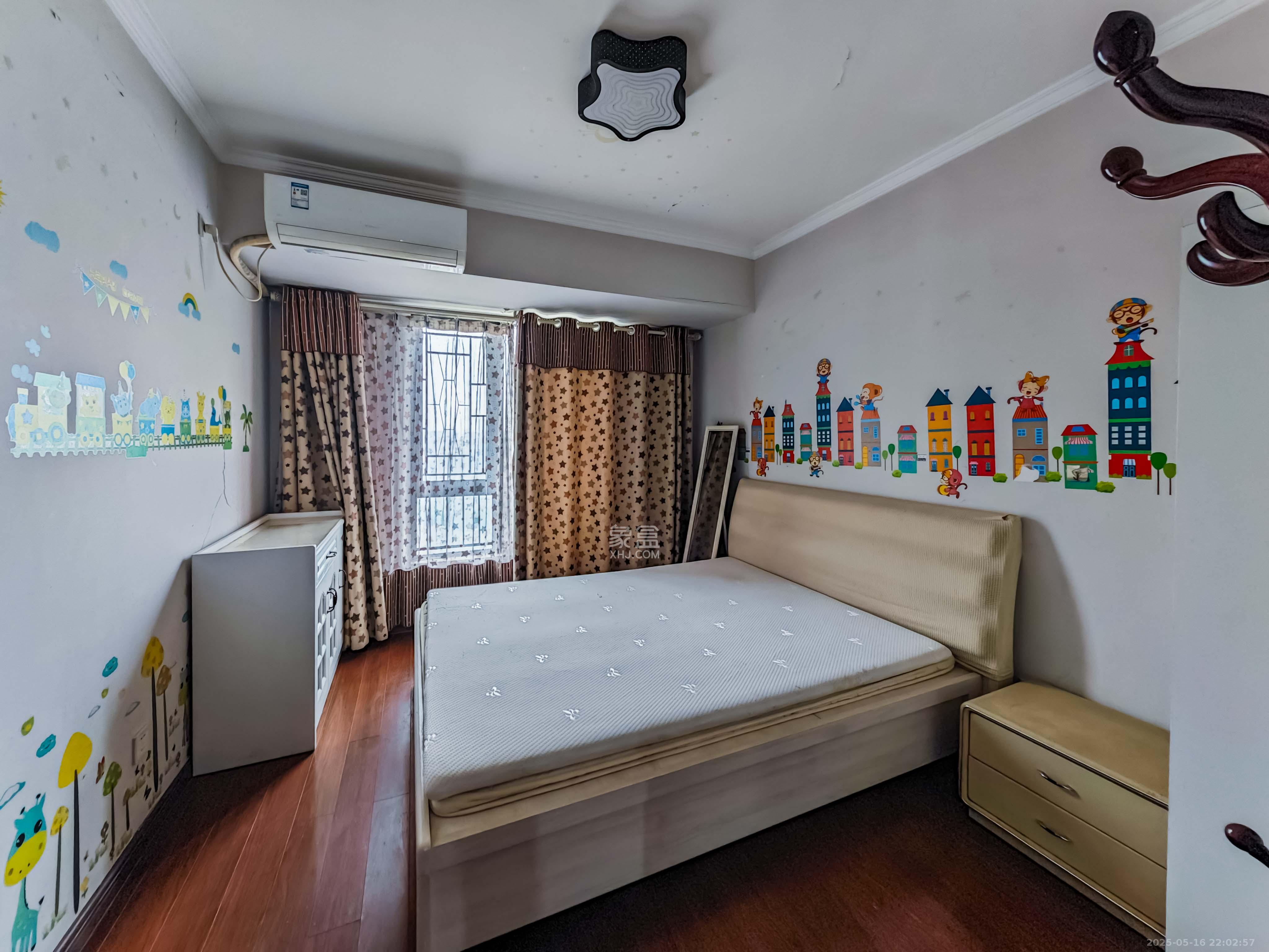 万科金域华府三四期  4室2厅2卫    128.0万 万科金域华府三四期  4室2厅2卫    128.0万卧室