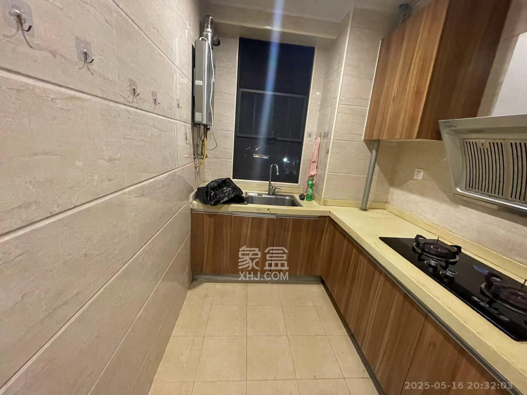 麓谷小镇  3室2厅1卫   2300.00元/月室内图