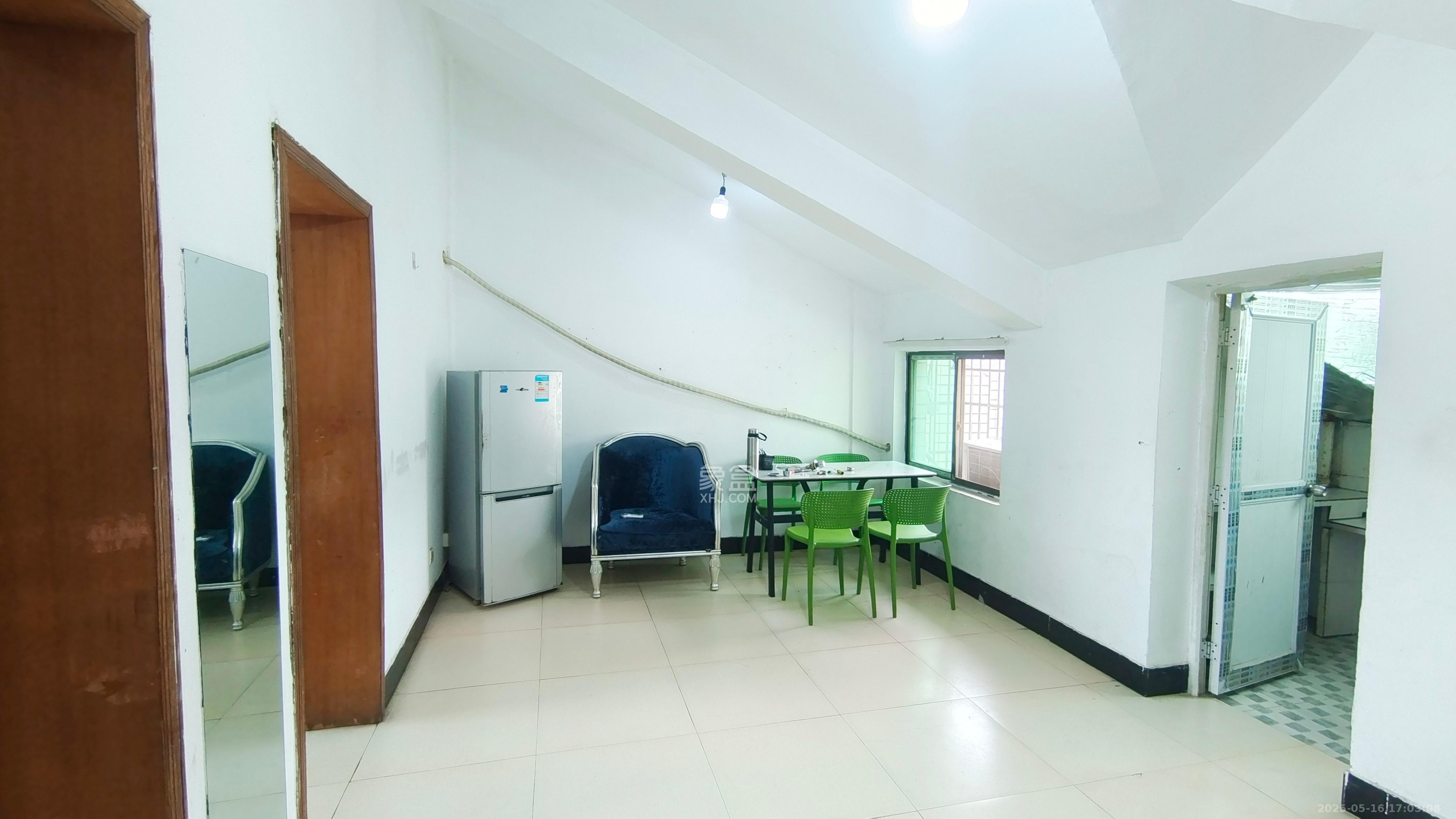 高岭小区 2室1厅1卫 1000.0元/月 高岭小区 2室1厅1卫 1000.0元/月室内图