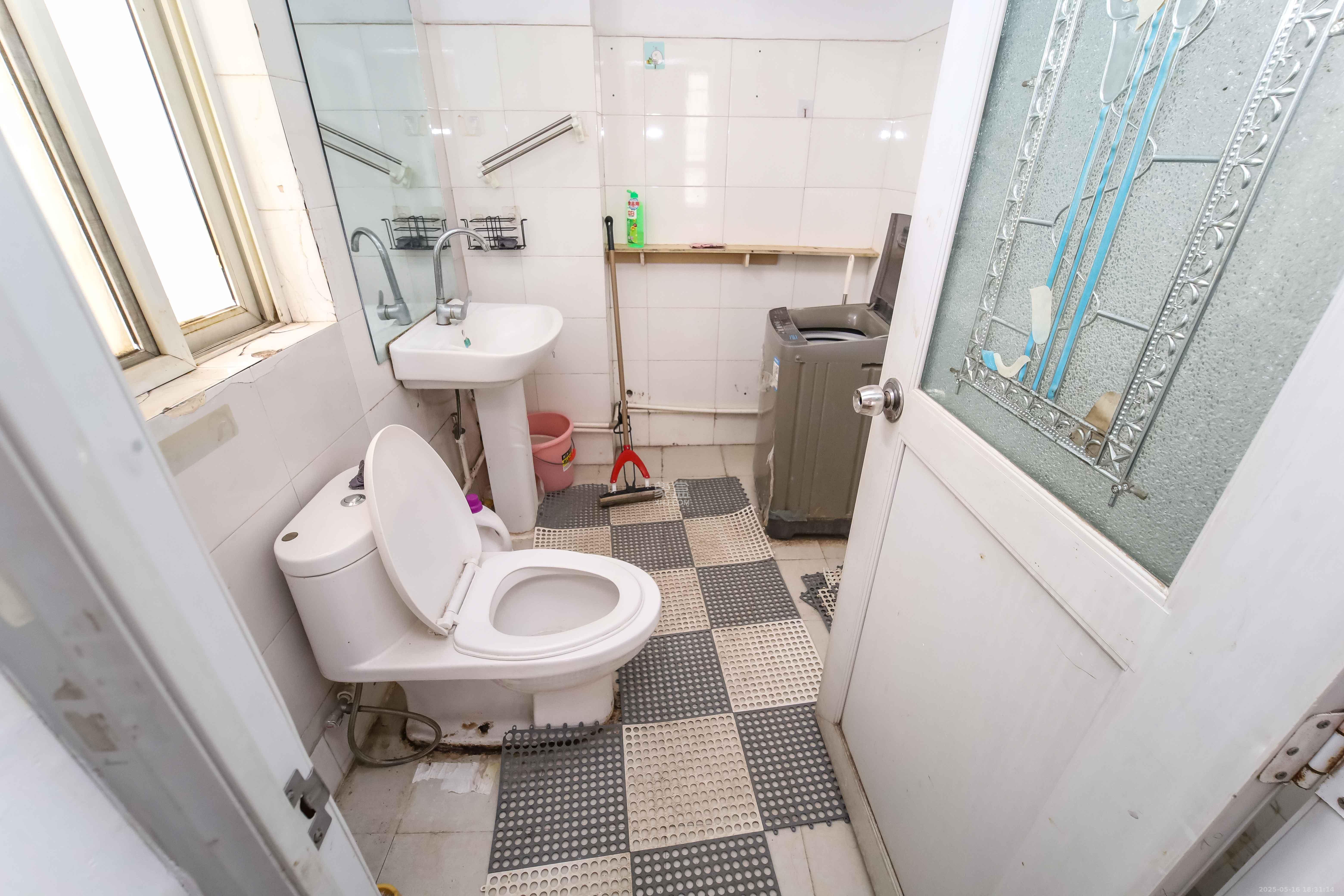 长远华樟名府  4室2厅1卫    92.0万卫生间