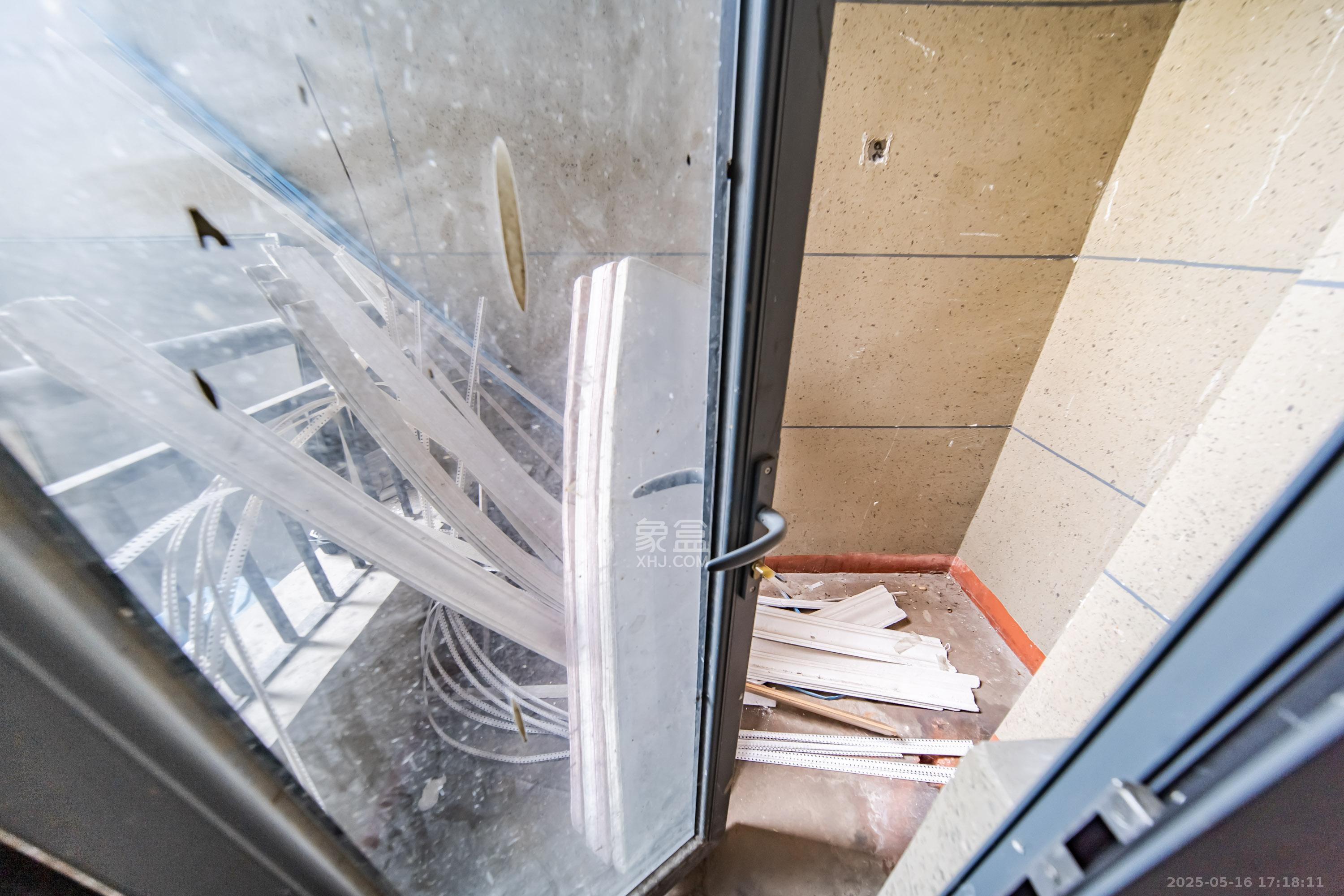 恒大半山悦府  1室1厅1卫    30.0万 恒大半山悦府  1室1厅1卫    30.0万阳台