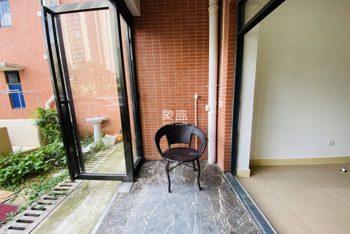 红城湖延长线(别名:滨江华庭) 3室2厅1卫 3800.0元/月 红城湖延长线(别名:滨江华庭) 3室2厅1卫 3800.0元/月室内图