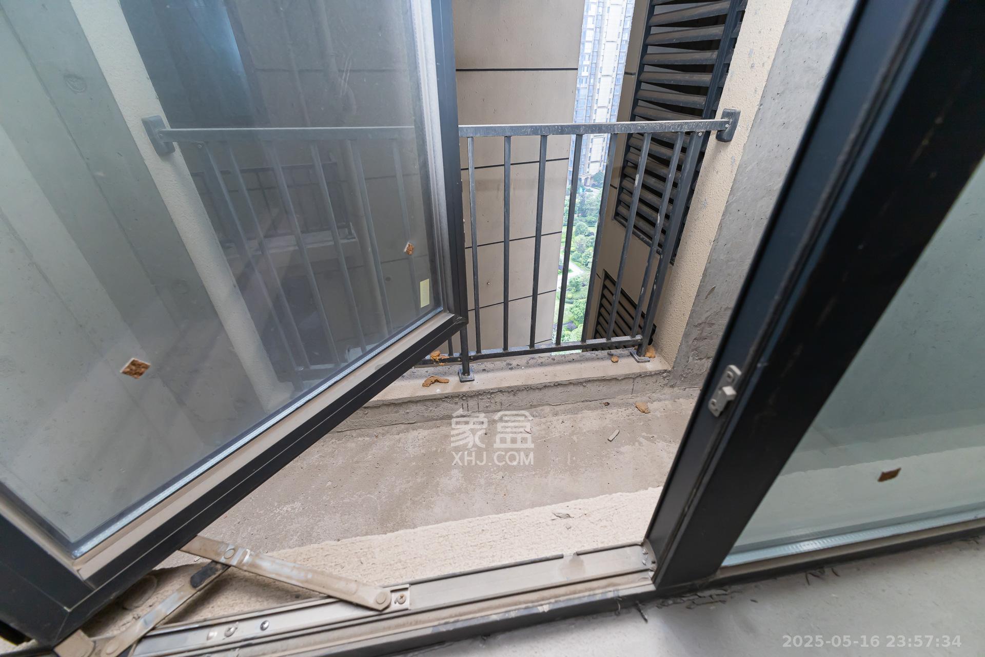 润和滨江广场（润和中央广场）  4室2厅1卫    108.0万阳台