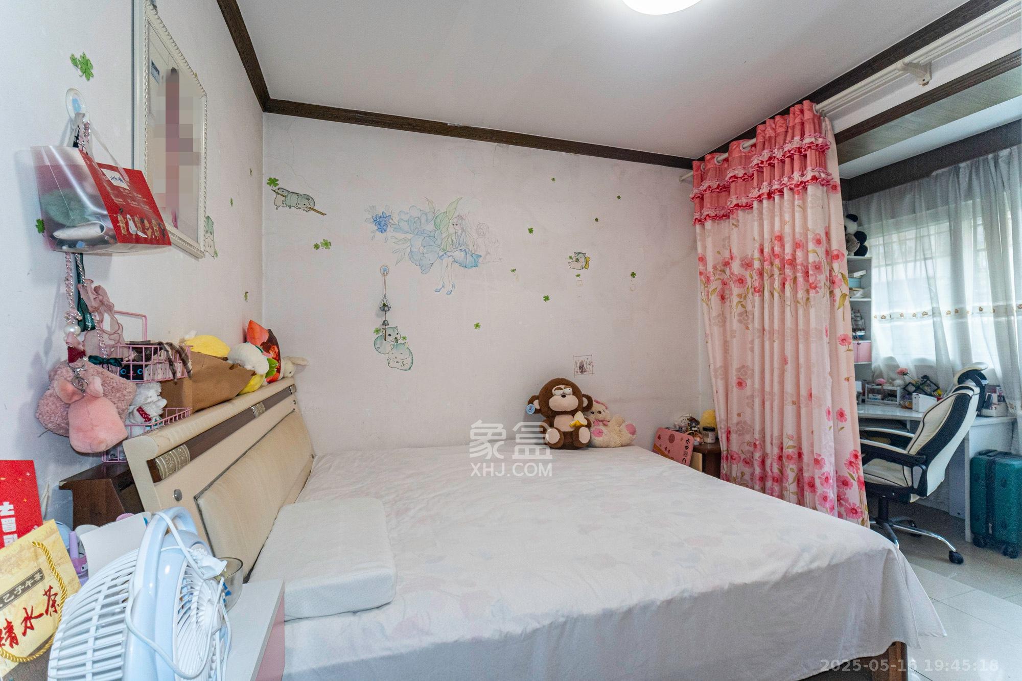 星兴佳园 3室2厅2卫 59.8万 星兴佳园 3室2厅2卫 59.8万卧室