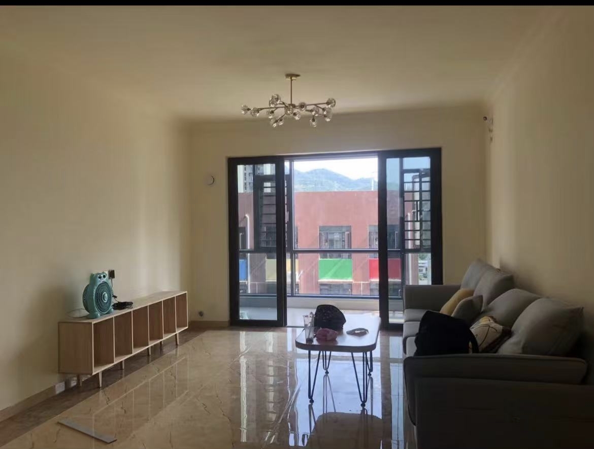 碧桂园豪园-二期 3室2厅2卫 72.8万 碧桂园豪园-二期 3室2厅2卫 72.8万客厅