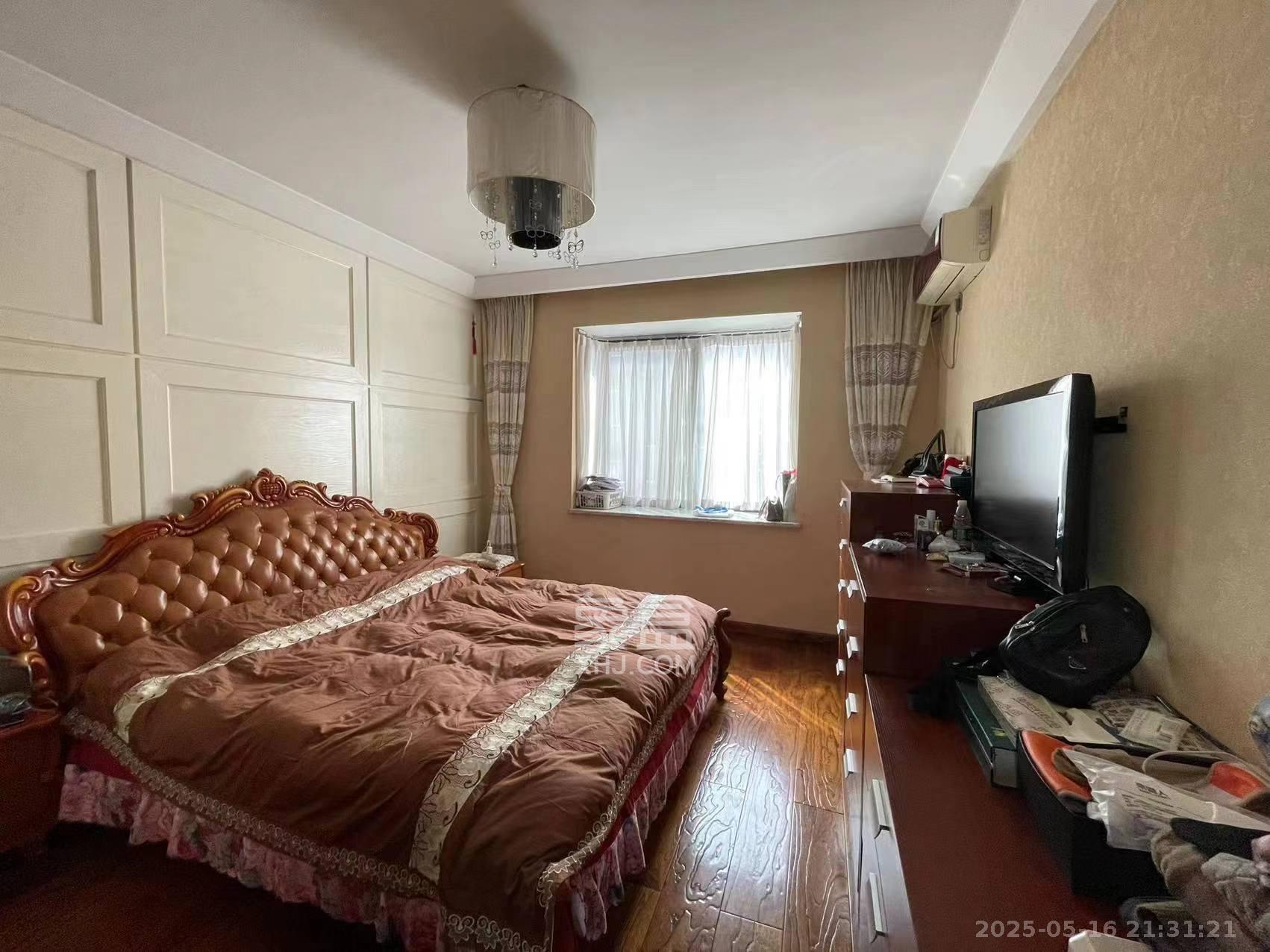 纳帕溪谷  4室2厅1卫    72.0万 纳帕溪谷  4室2厅1卫    72.0万客厅