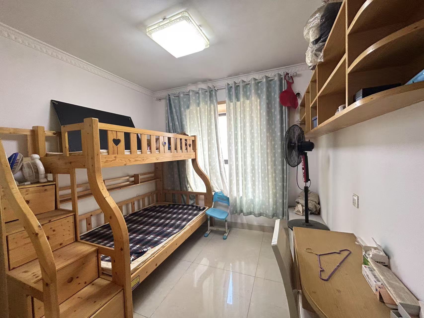 滨江花园  3室2厅2卫   1300.00元/月室内图
