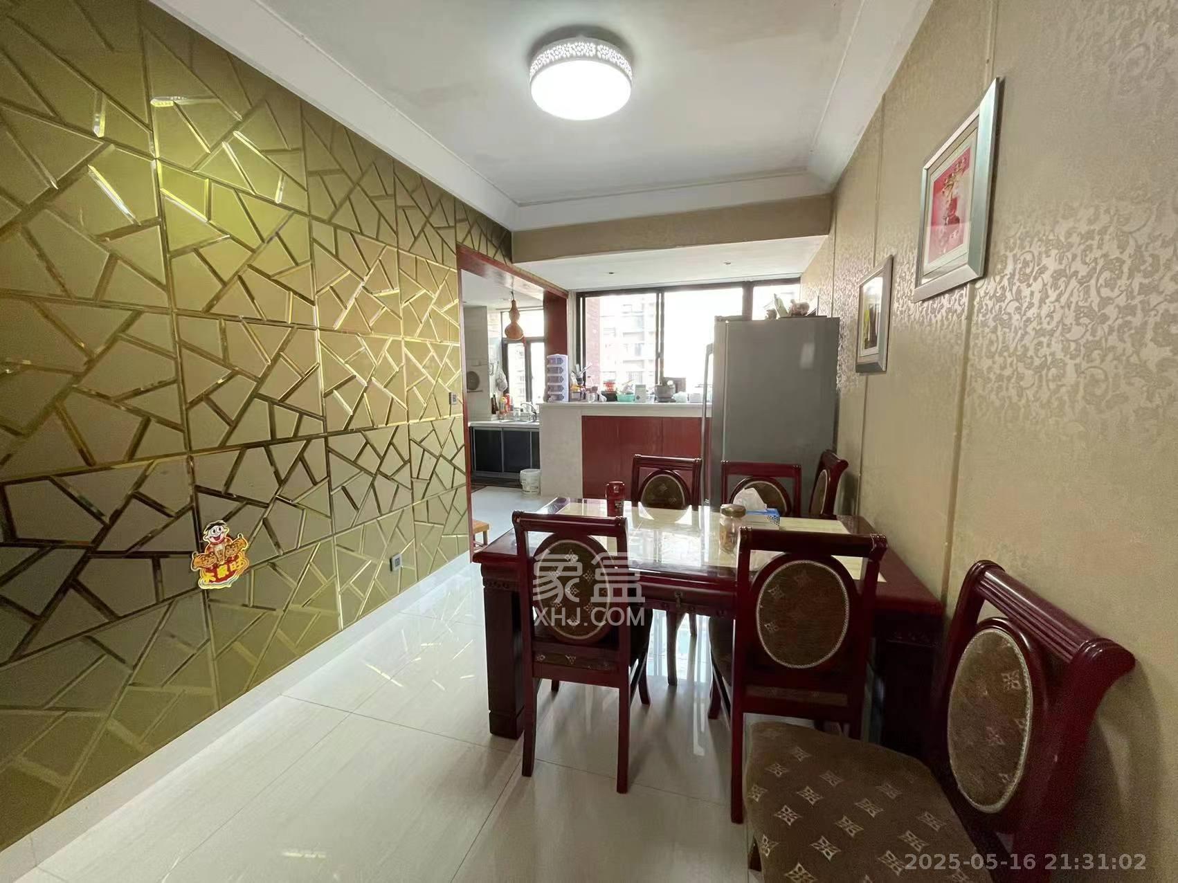 纳帕溪谷  4室2厅1卫    72.0万 纳帕溪谷  4室2厅1卫    72.0万客厅