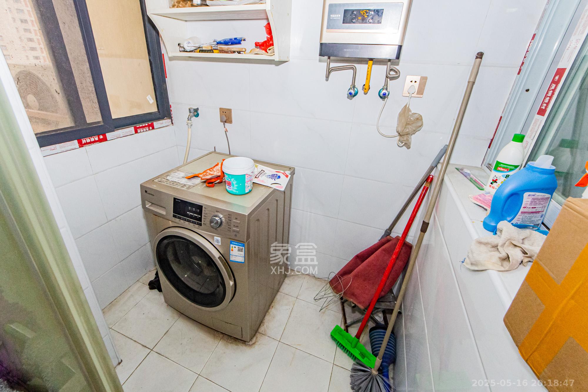 北辰三角洲E4区  3室2厅1卫   135.00万阳台
