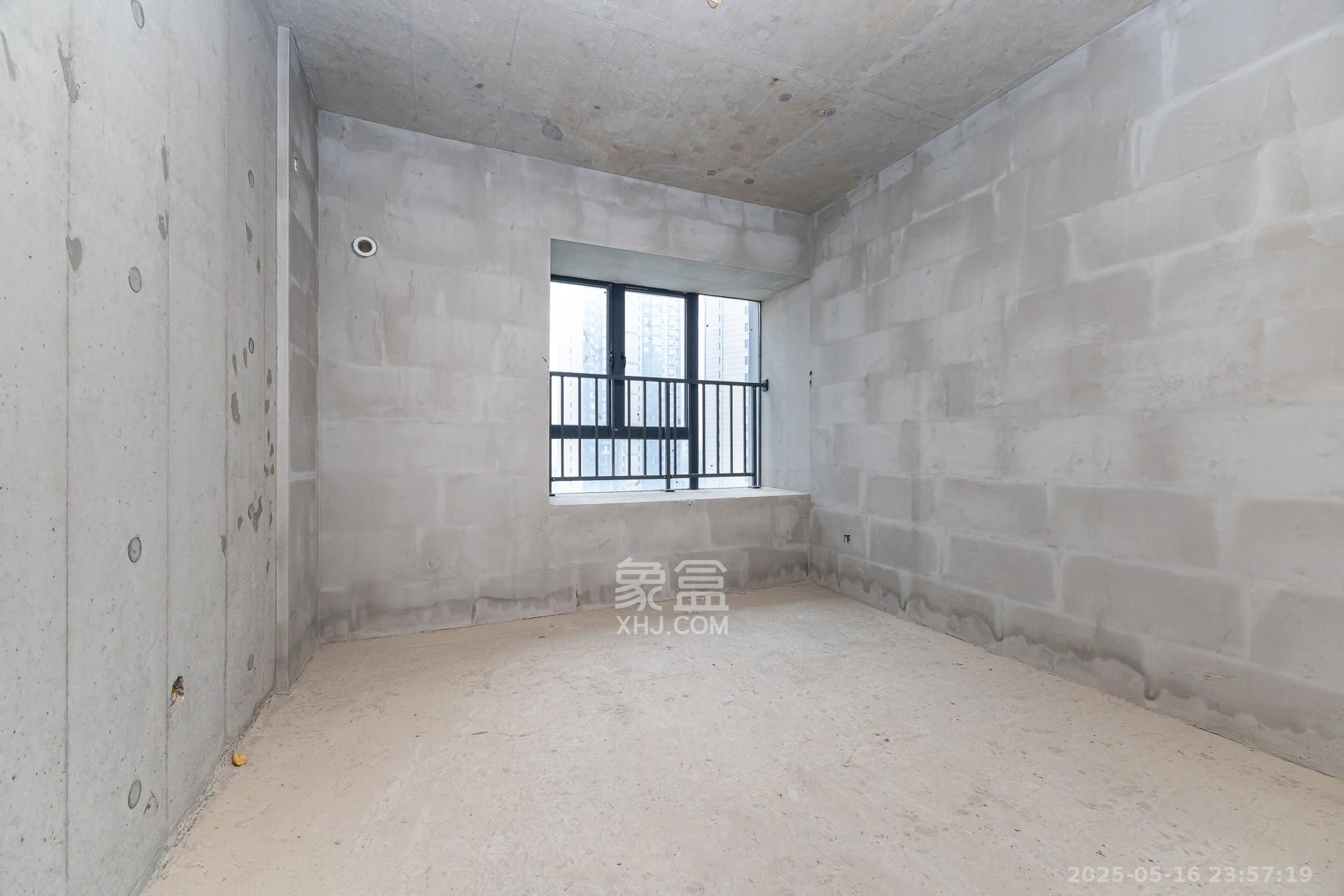 润和滨江广场（润和中央广场）  4室2厅1卫    108.0万卧室