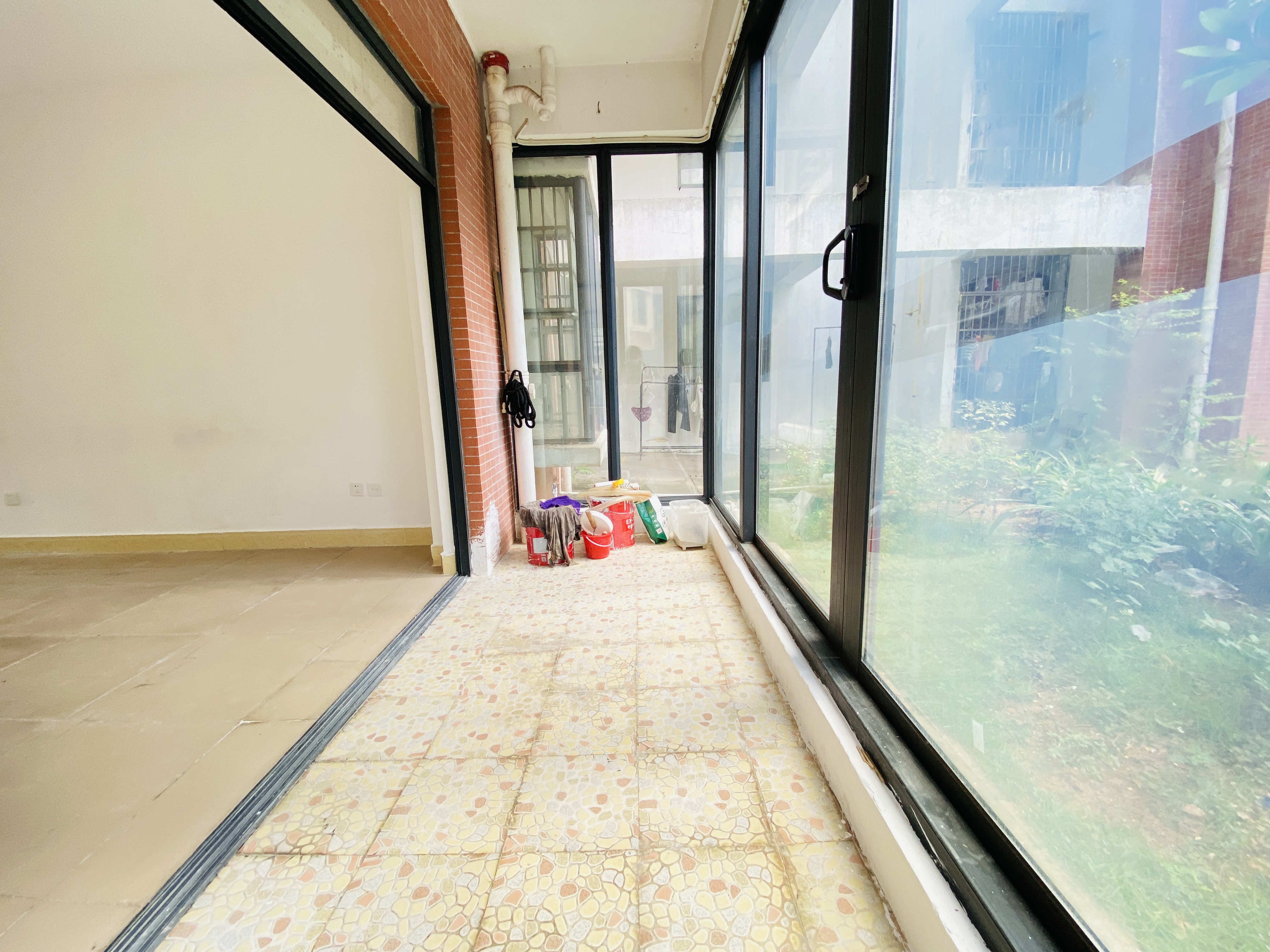 红城湖延长线(别名:滨江华庭) 3室2厅1卫 3800.0元/月 红城湖延长线(别名:滨江华庭) 3室2厅1卫 3800.0元/月室内图