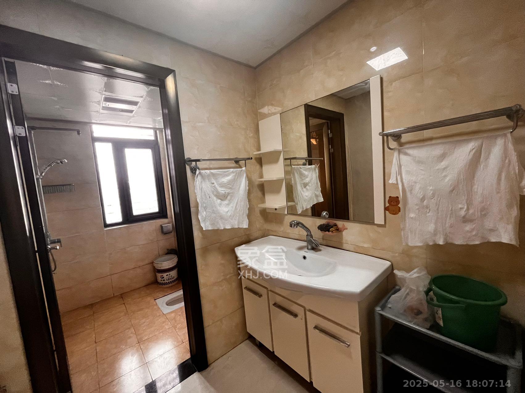 藏珑湖上国际花园 4室2厅2卫 4000.0元/月 藏珑湖上国际花园 4室2厅2卫 4000.0元/月室内图