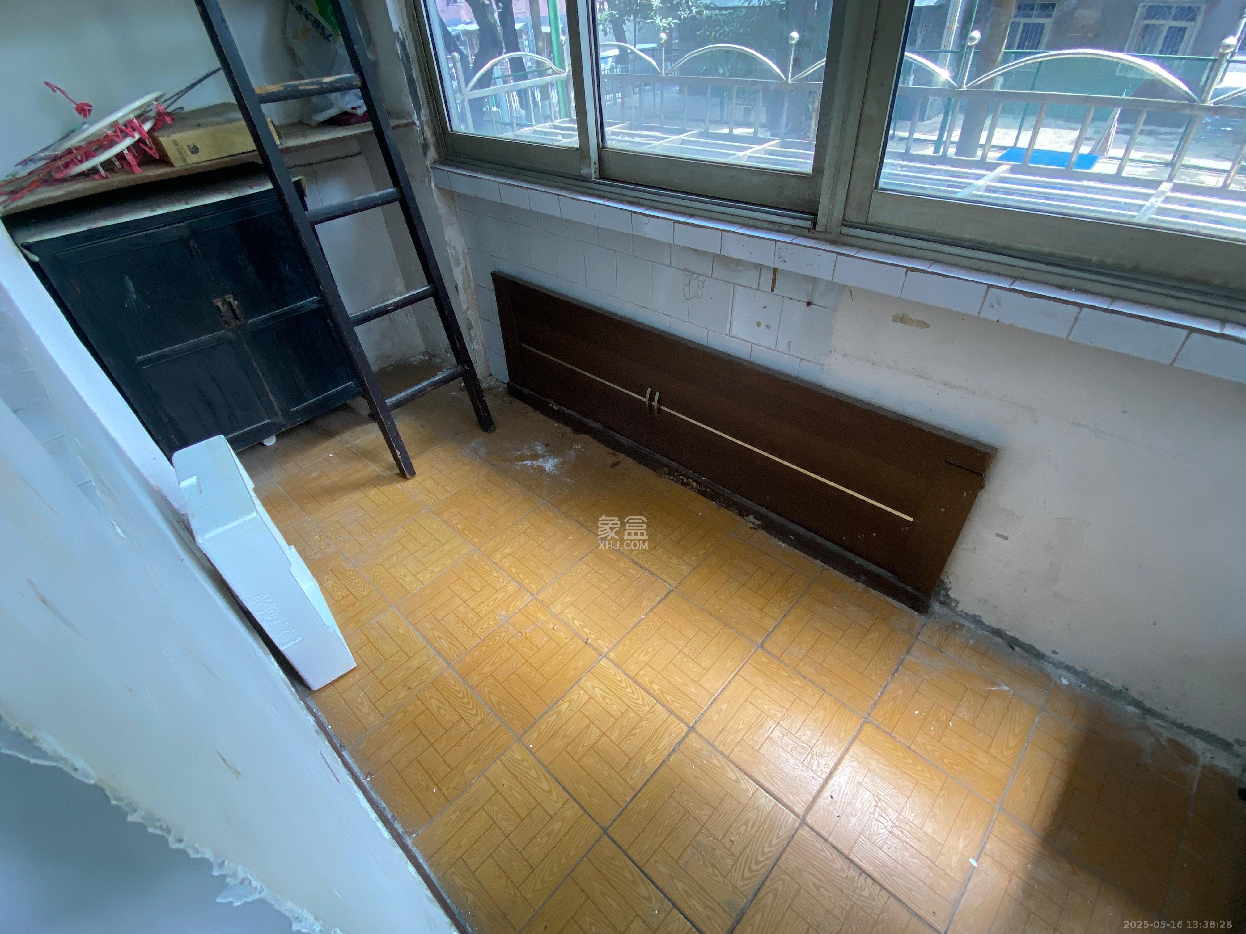 水泵厂宿舍  3室1厅1卫   1600.00元/月室内图