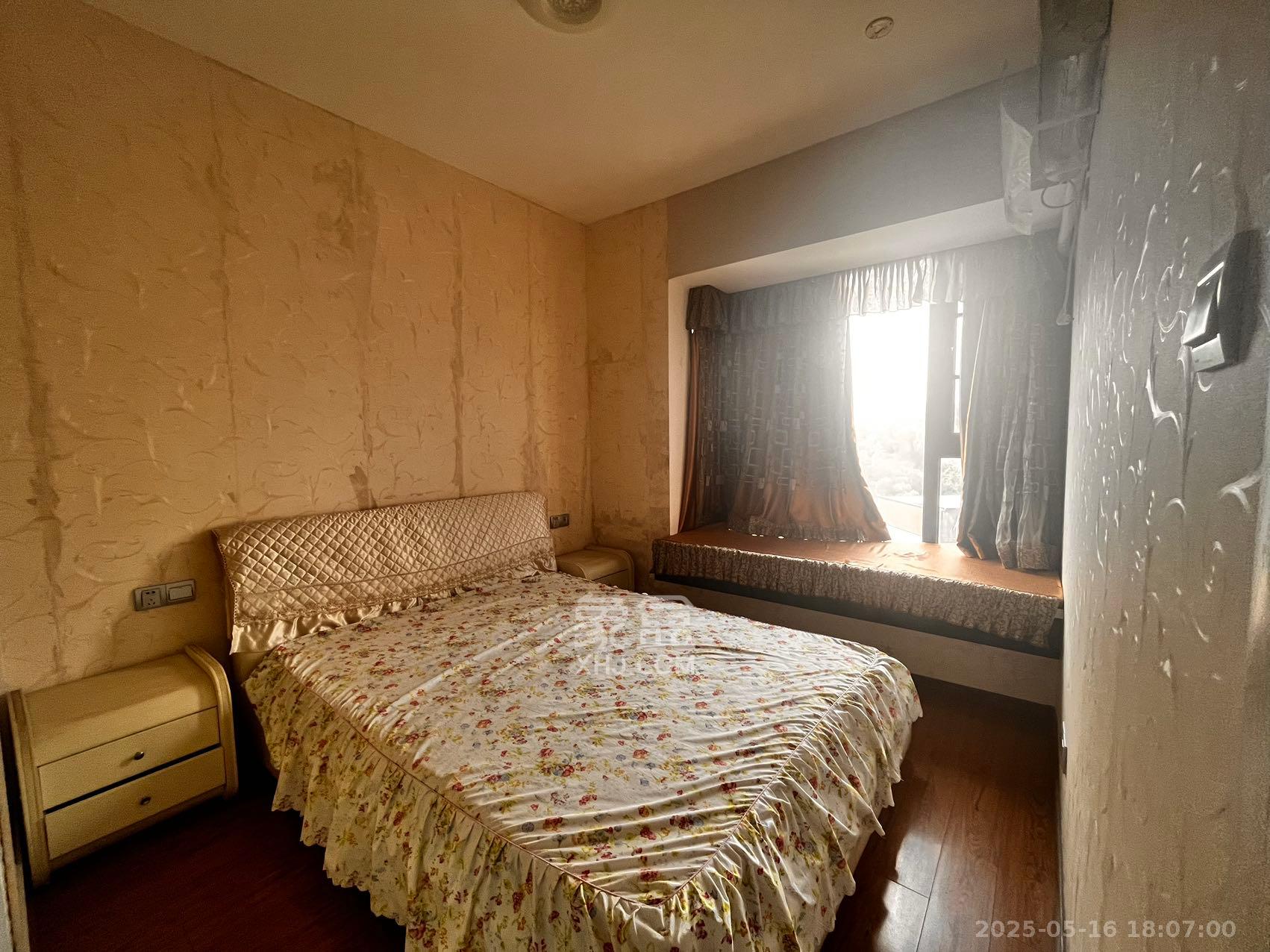 藏珑湖上国际花园 4室2厅2卫 4000.0元/月 藏珑湖上国际花园 4室2厅2卫 4000.0元/月室内图