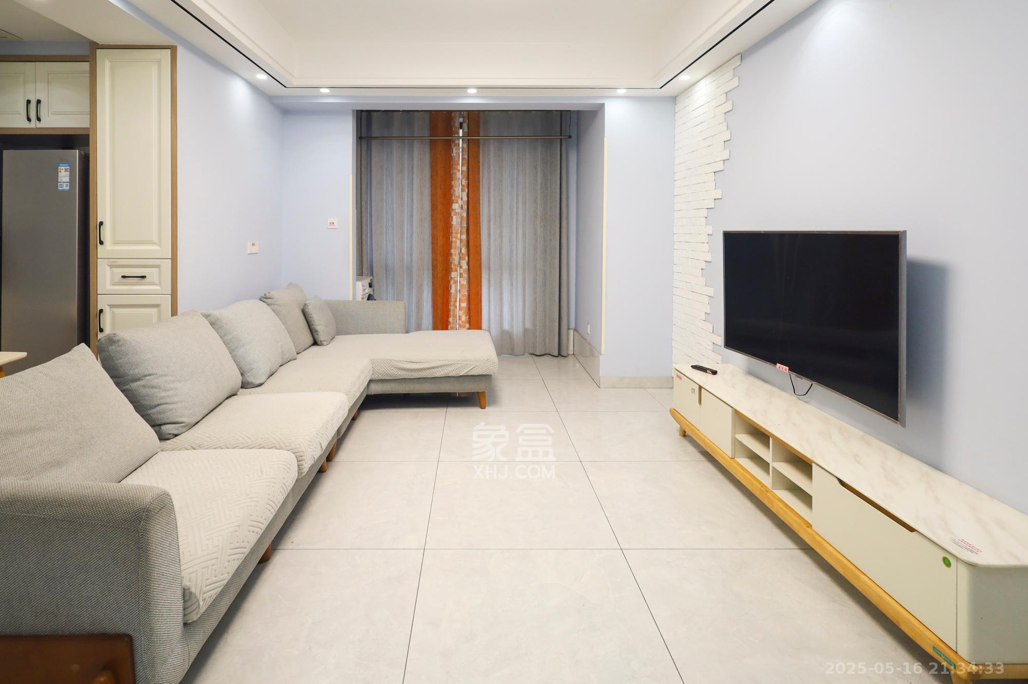 水映加州 3室2厅1卫 150.0万 水映加州 3室2厅1卫 150.0万客厅