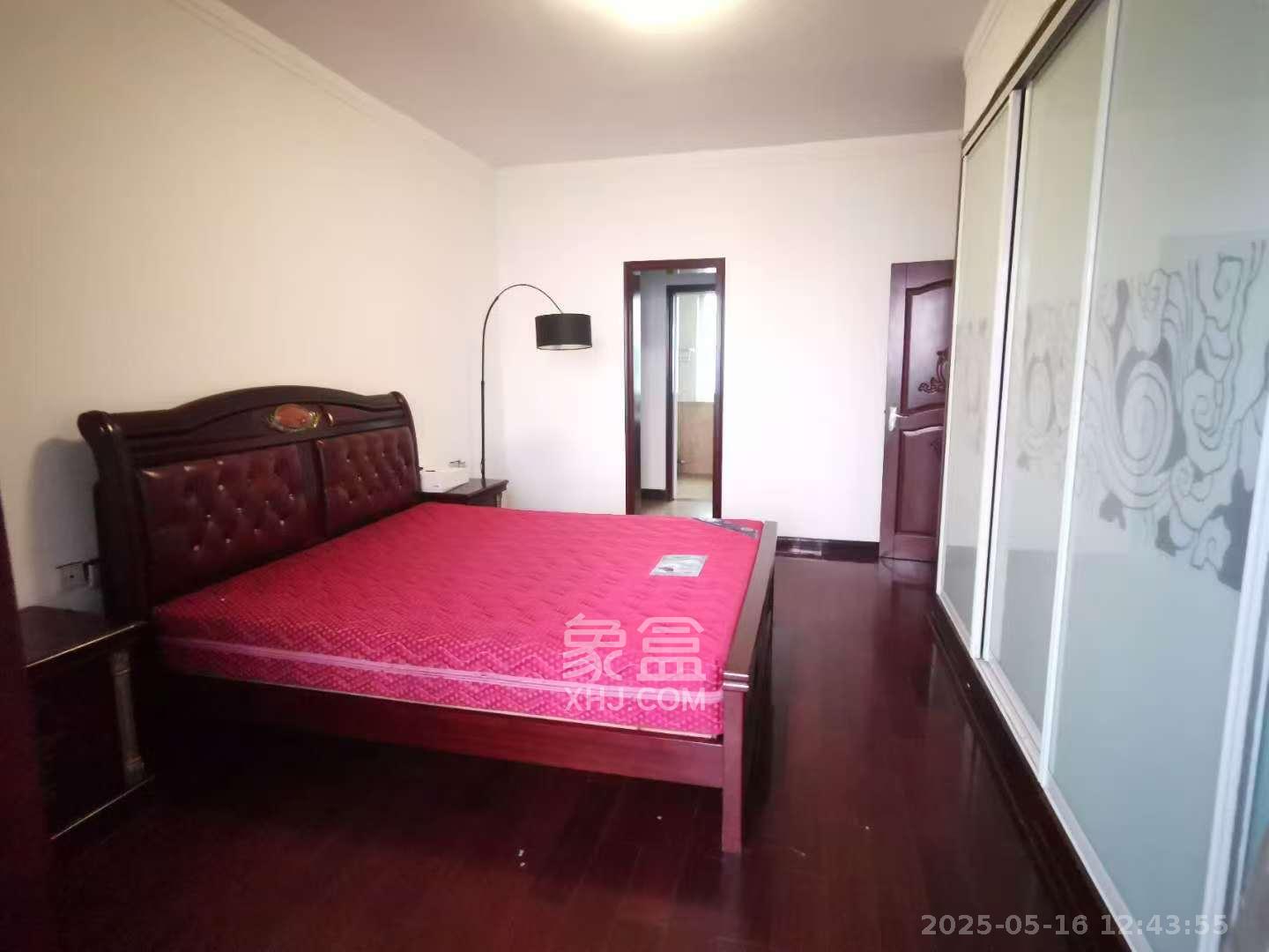 麓谷加州阳光 4室2厅2卫 3300.0元/月 麓谷加州阳光 4室2厅2卫 3300.0元/月室内图