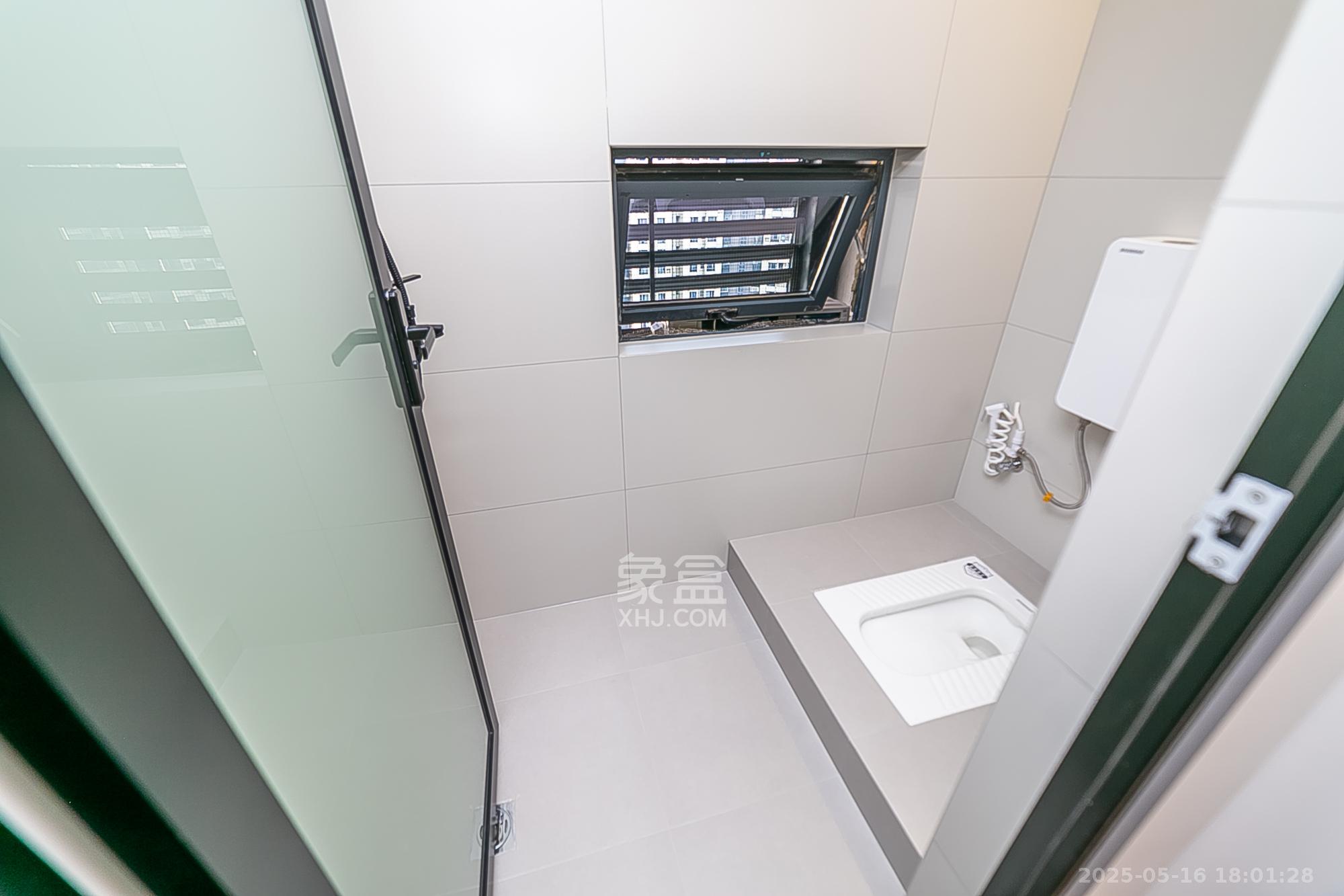 万润时光里 6室2厅1卫 60.0万 万润时光里 6室2厅1卫 60.0万卫生间