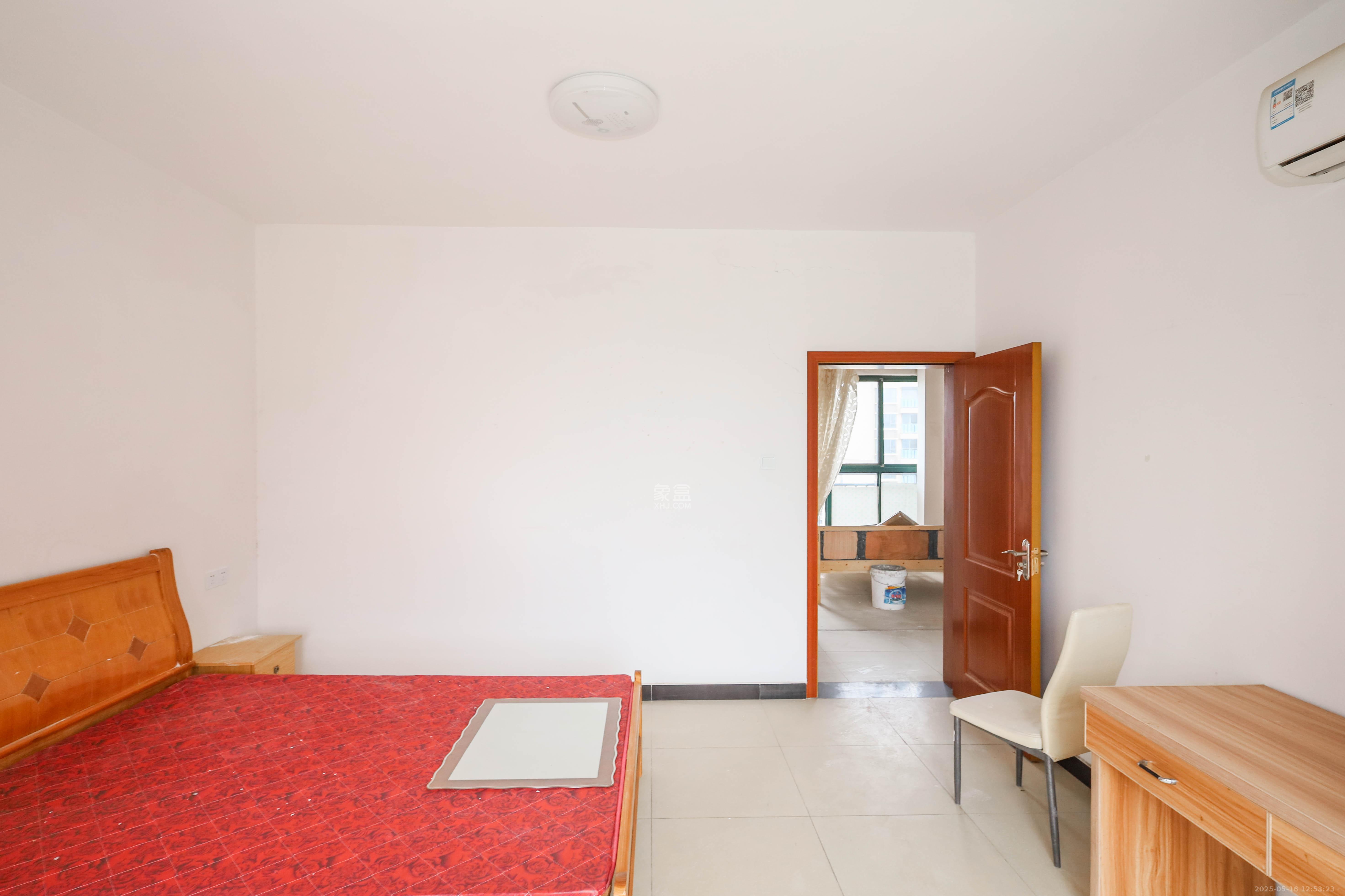 华美公寓(新猎鹰公寓) 3室2厅1卫 55.0万 华美公寓(新猎鹰公寓) 3室2厅1卫 55.0万卧室