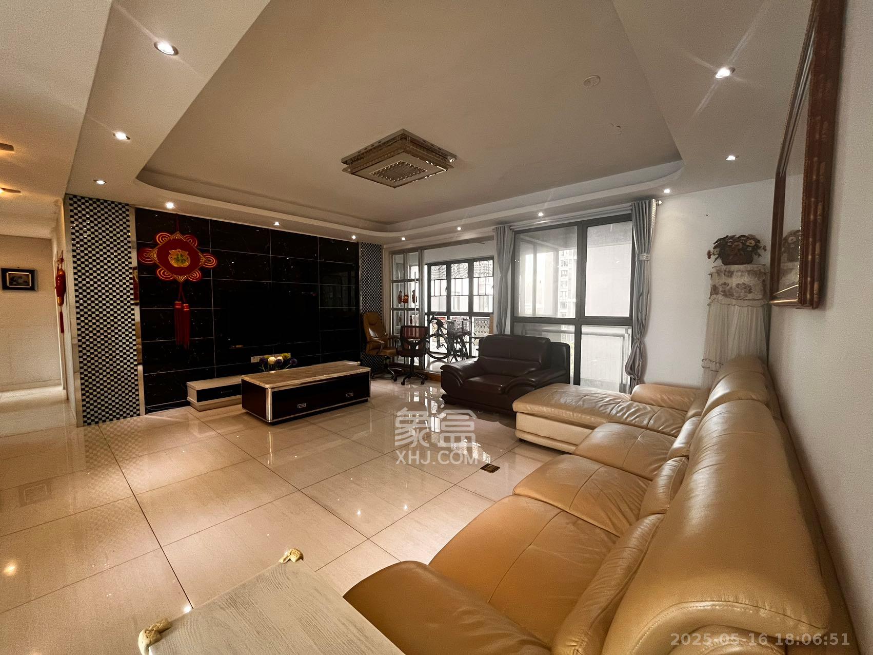 藏珑湖上国际花园 4室2厅2卫 4000.0元/月 藏珑湖上国际花园 4室2厅2卫 4000.0元/月室内图