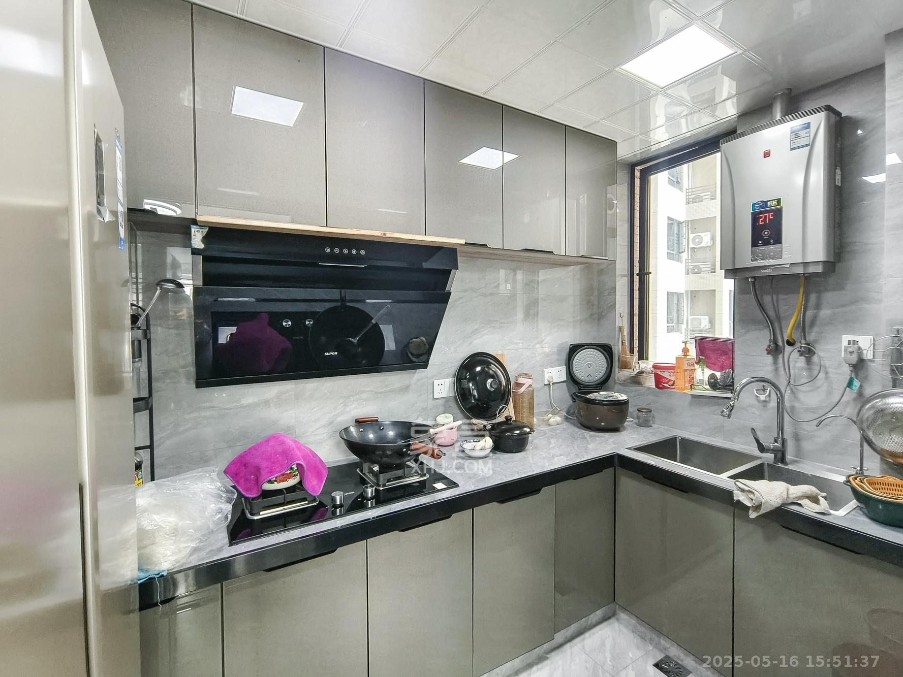 筑梦星园  4室2厅2卫    94.0万厨房