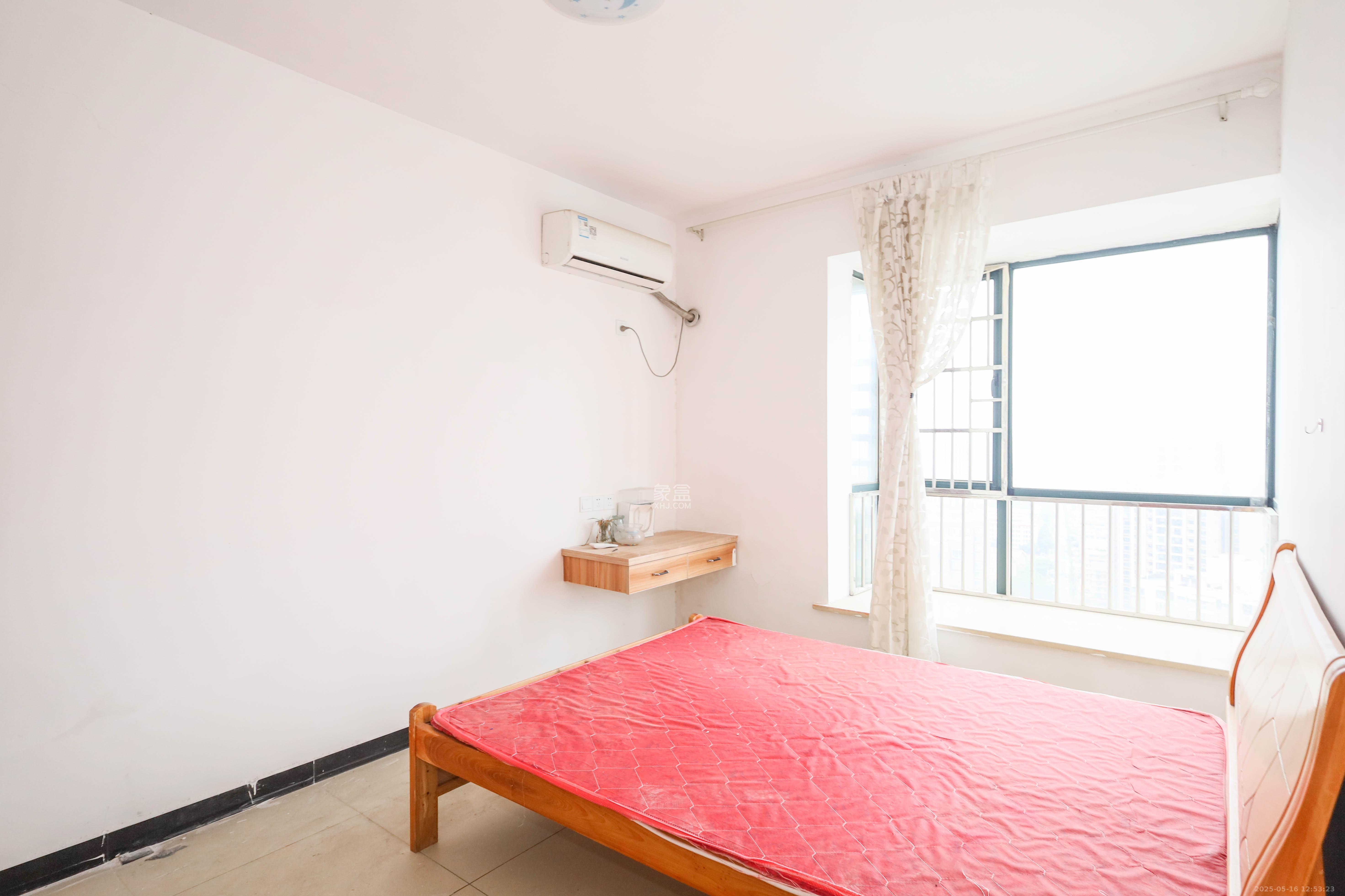 华美公寓(新猎鹰公寓) 3室2厅1卫 55.0万 华美公寓(新猎鹰公寓) 3室2厅1卫 55.0万卧室