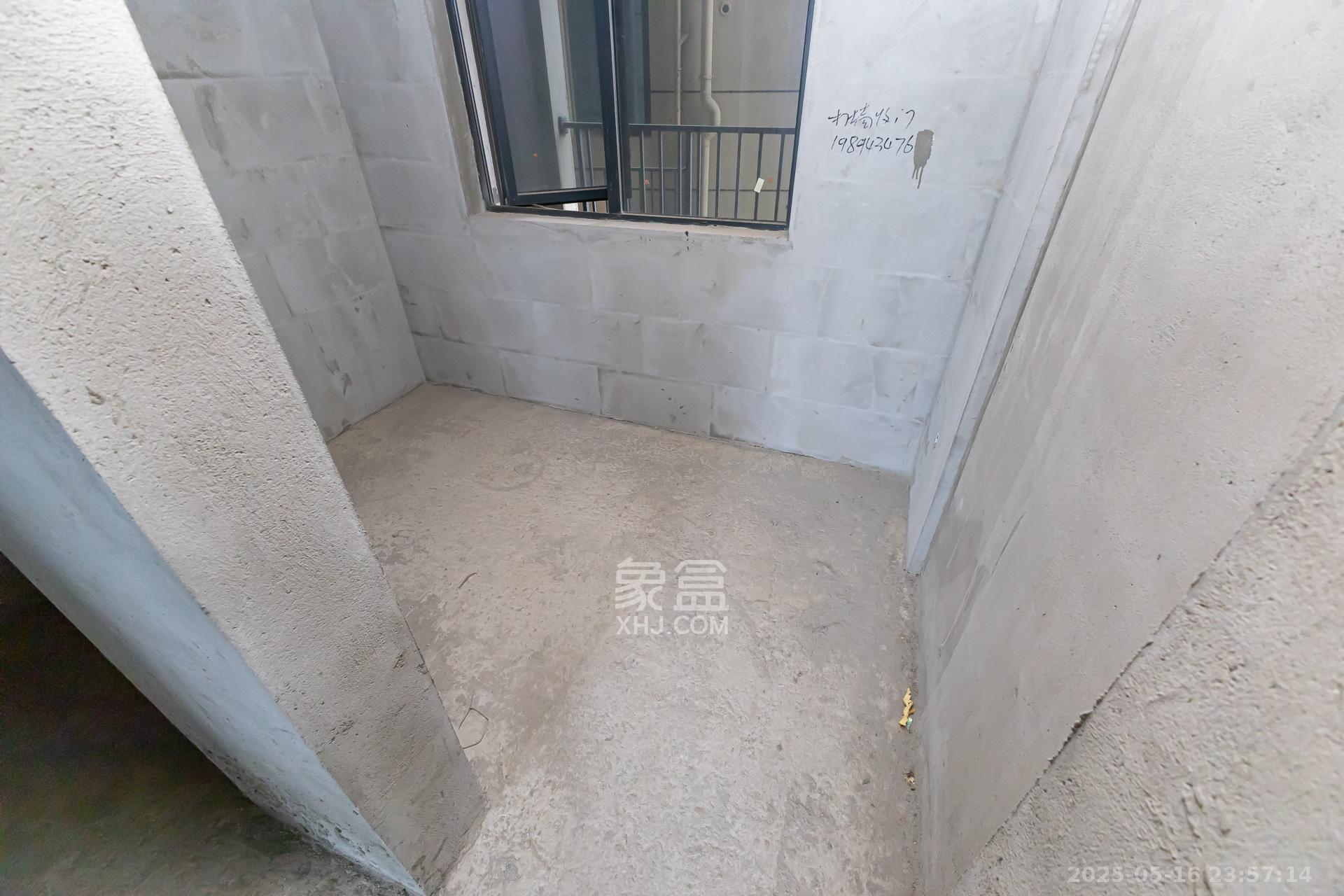 润和滨江广场（润和中央广场）  4室2厅1卫    108.0万卧室