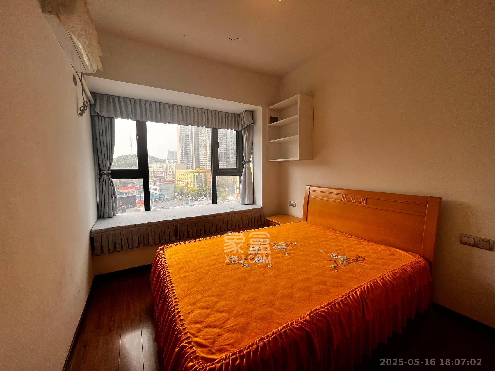 藏珑湖上国际花园 4室2厅2卫 4000.0元/月 藏珑湖上国际花园 4室2厅2卫 4000.0元/月室内图