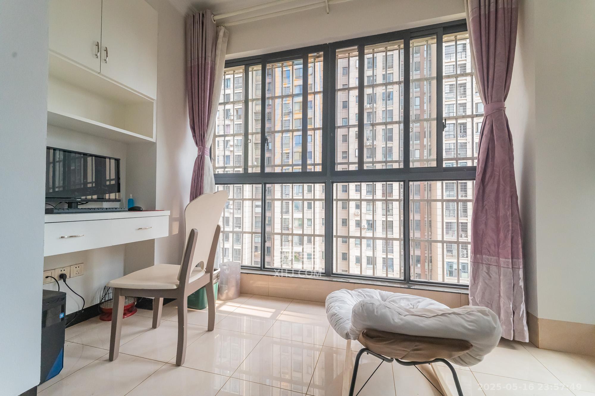 松雅轩(埃克斯社区) 2室2厅1卫 62.8万 松雅轩(埃克斯社区) 2室2厅1卫 62.8万阳台