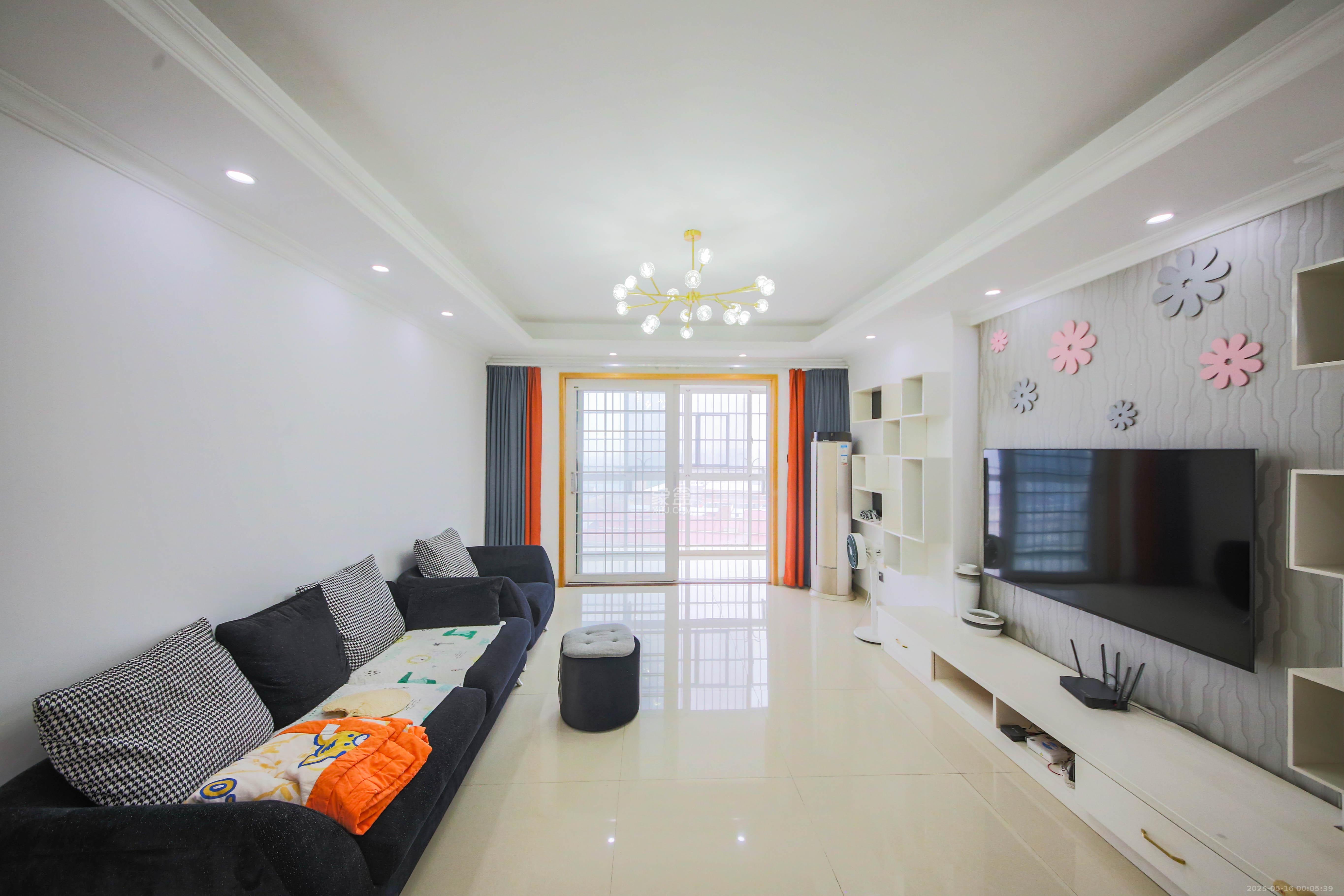 升远君尚嘉筑  3室2厅2卫    112.0万 升远君尚嘉筑  3室2厅2卫    112.0万客厅