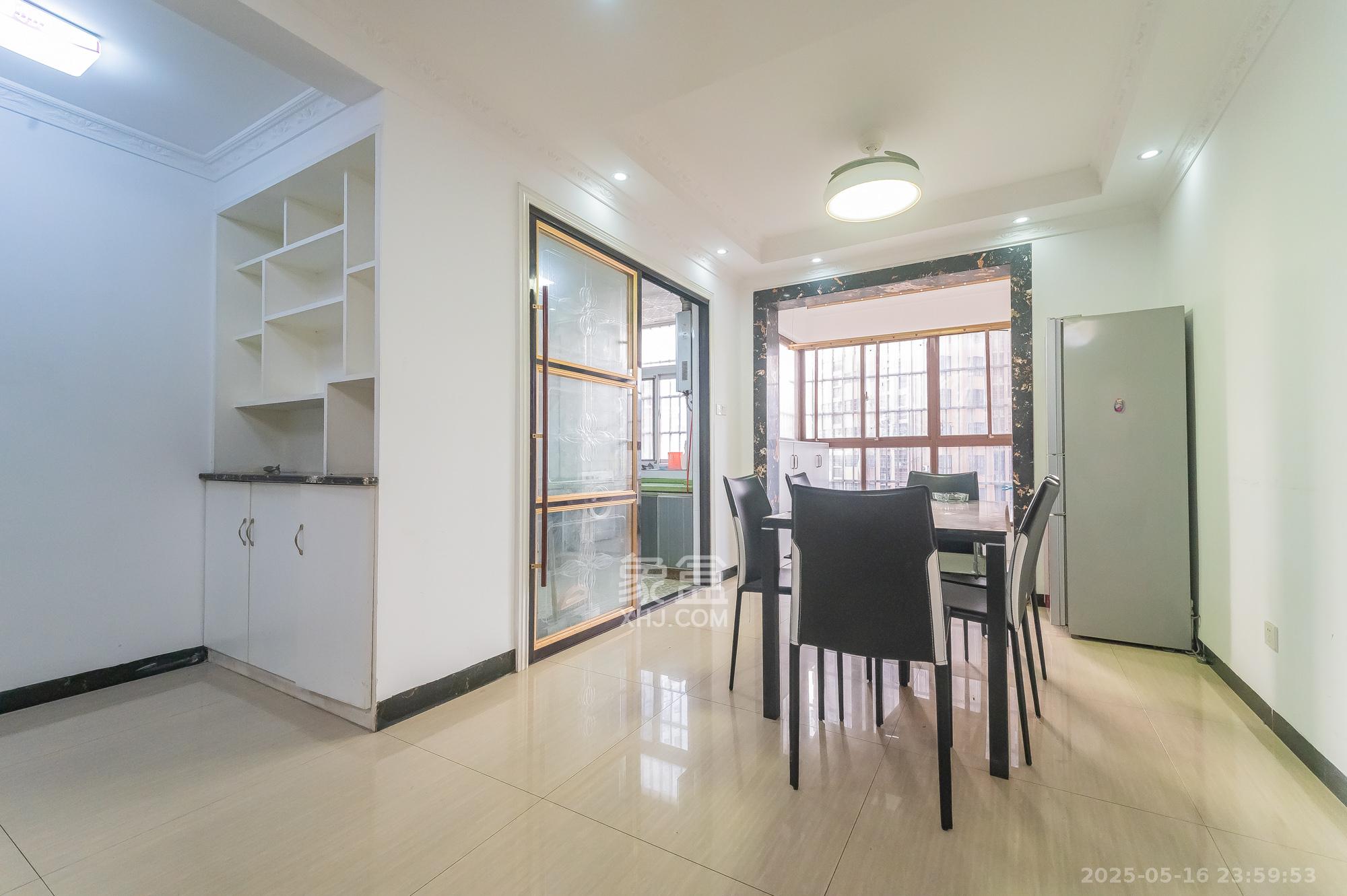 东方航标 3室2厅2卫 85.0万 东方航标 3室2厅2卫 85.0万客厅