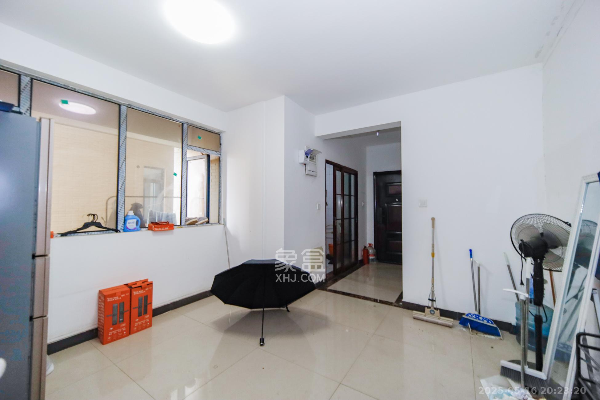 红星国际公馆 3室2厅1卫 99.8万 红星国际公馆 3室2厅1卫 99.8万客厅