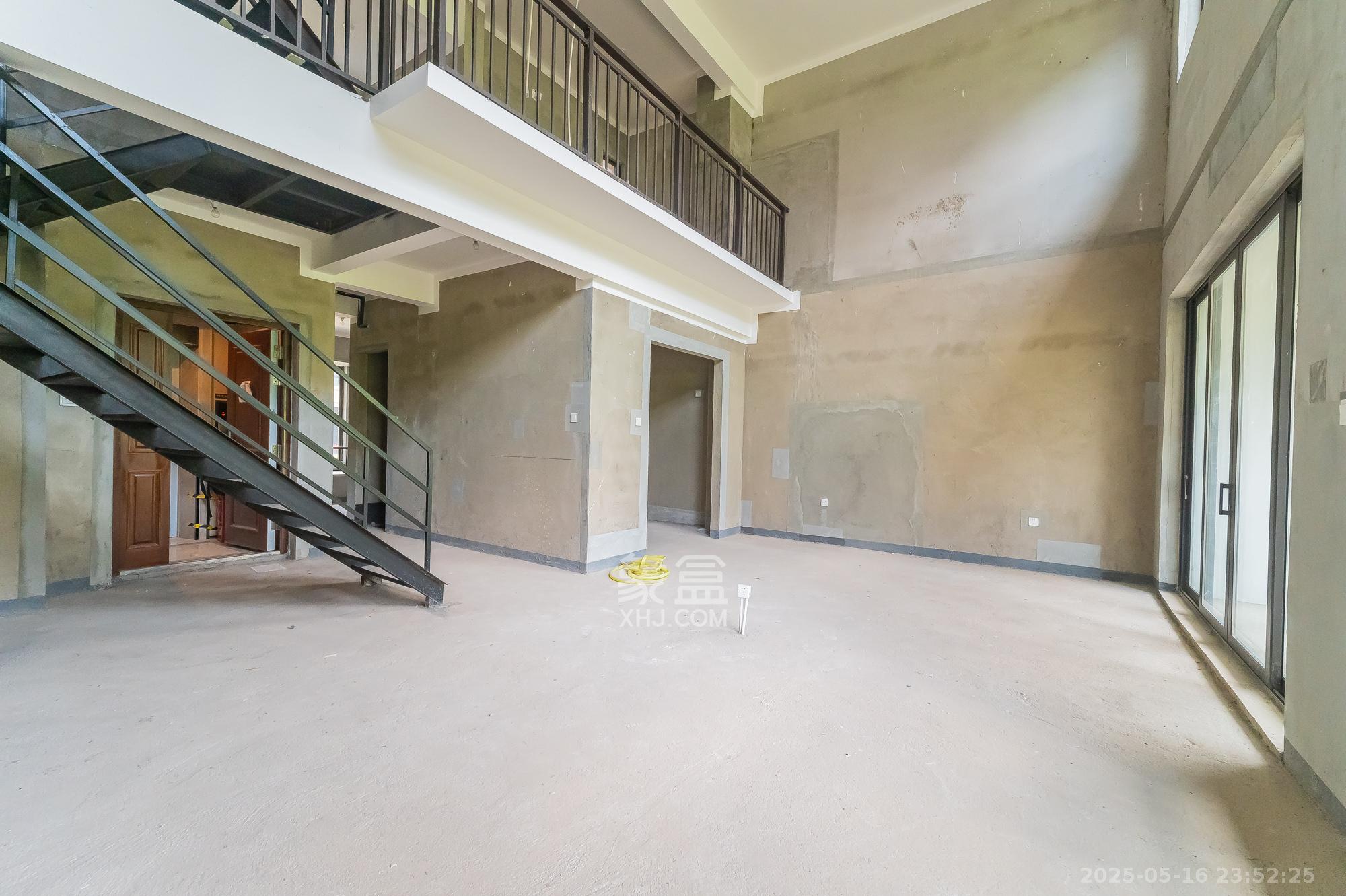 中交建发松雅院  4室2厅2卫    325.0万 中交建发松雅院  4室2厅2卫    325.0万客厅