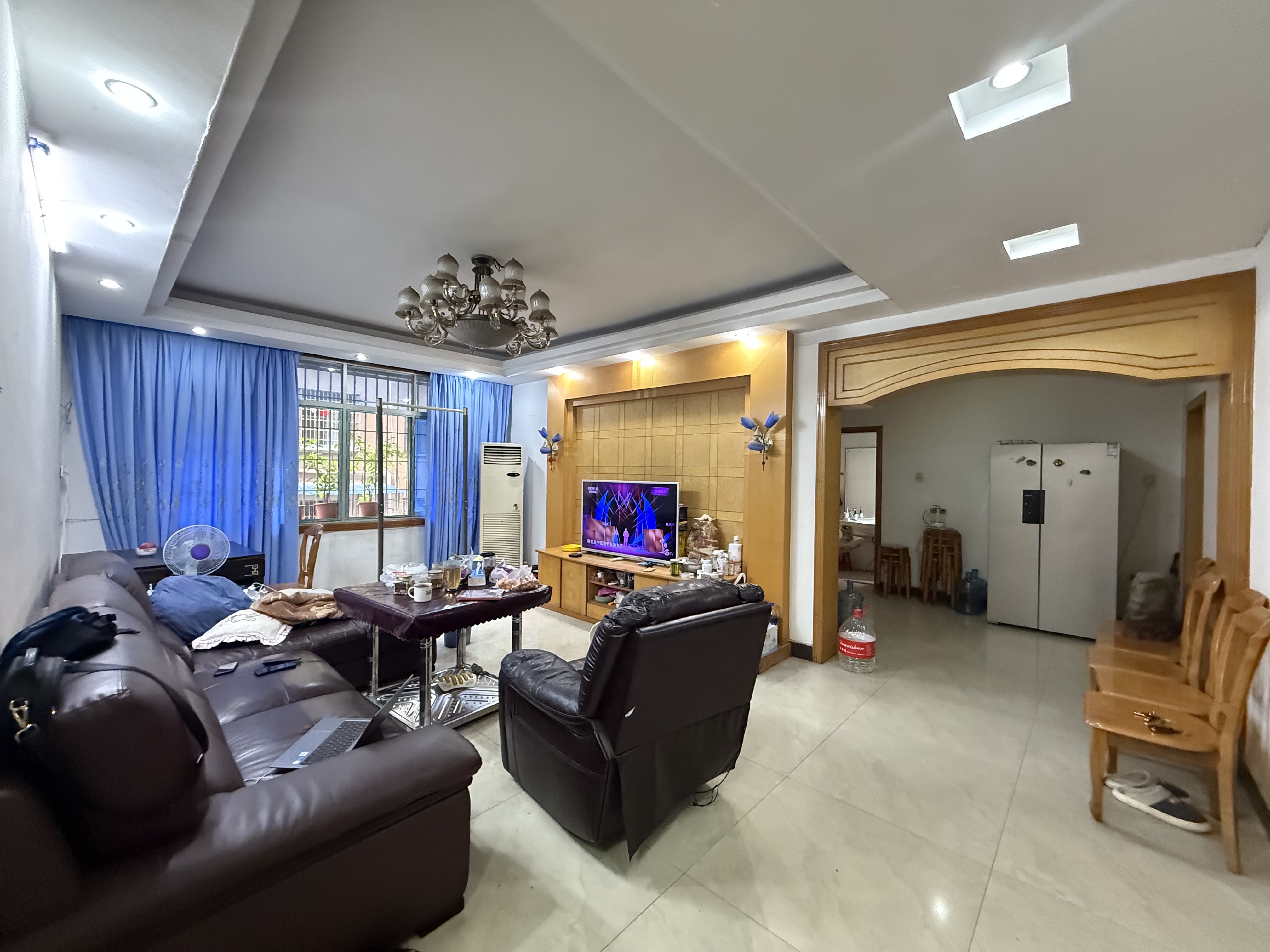 市商业局家属楼 3室2厅2卫 53.8万 市商业局家属楼 3室2厅2卫 53.8万客厅