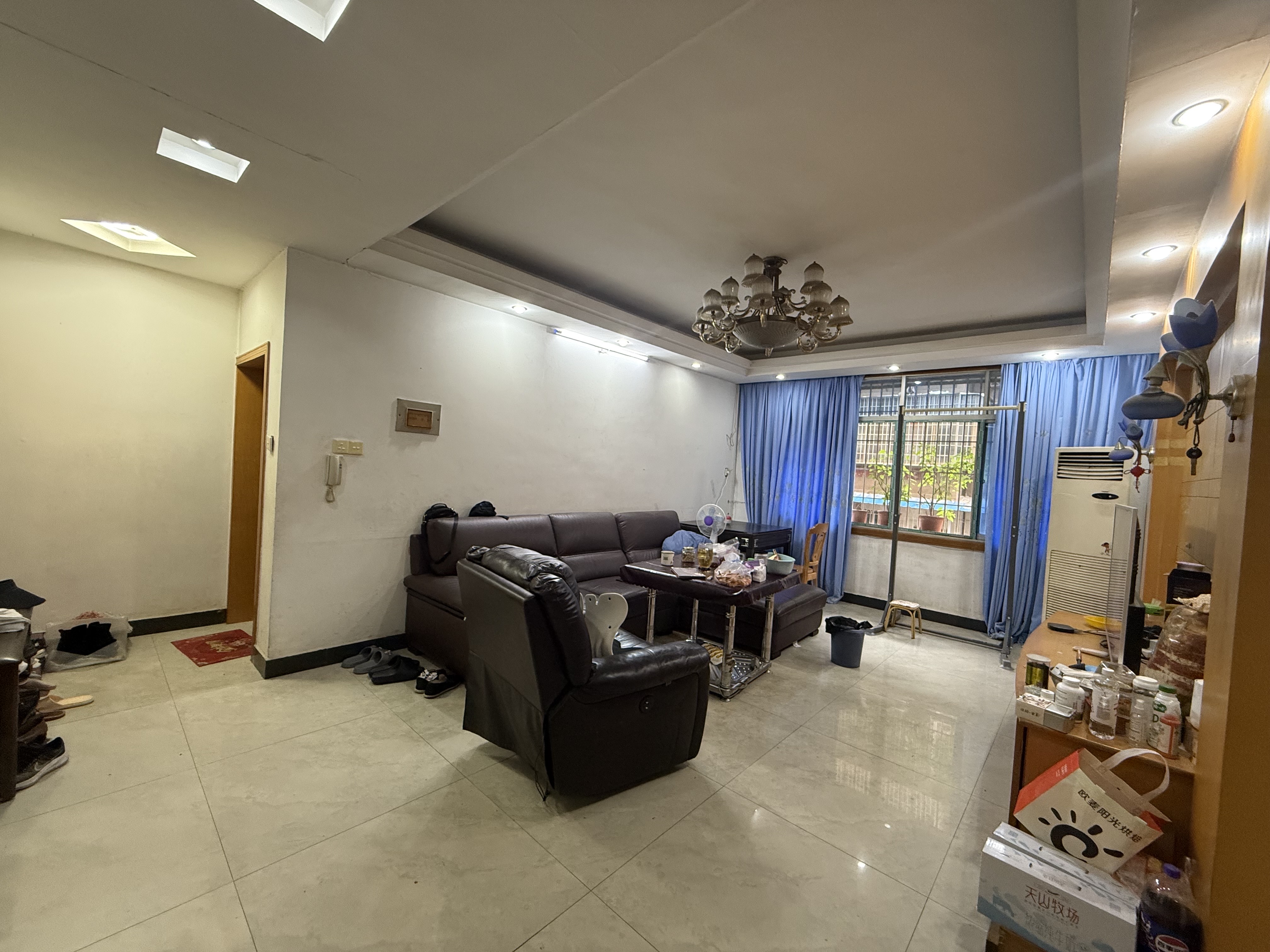 市商业局家属楼 3室2厅2卫 53.8万 市商业局家属楼 3室2厅2卫 53.8万客厅