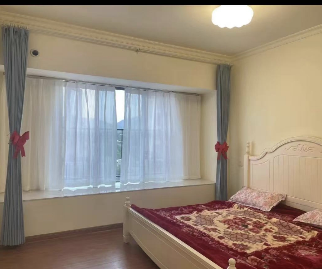 碧桂园豪园-二期 3室2厅2卫 72.8万 碧桂园豪园-二期 3室2厅2卫 72.8万客厅