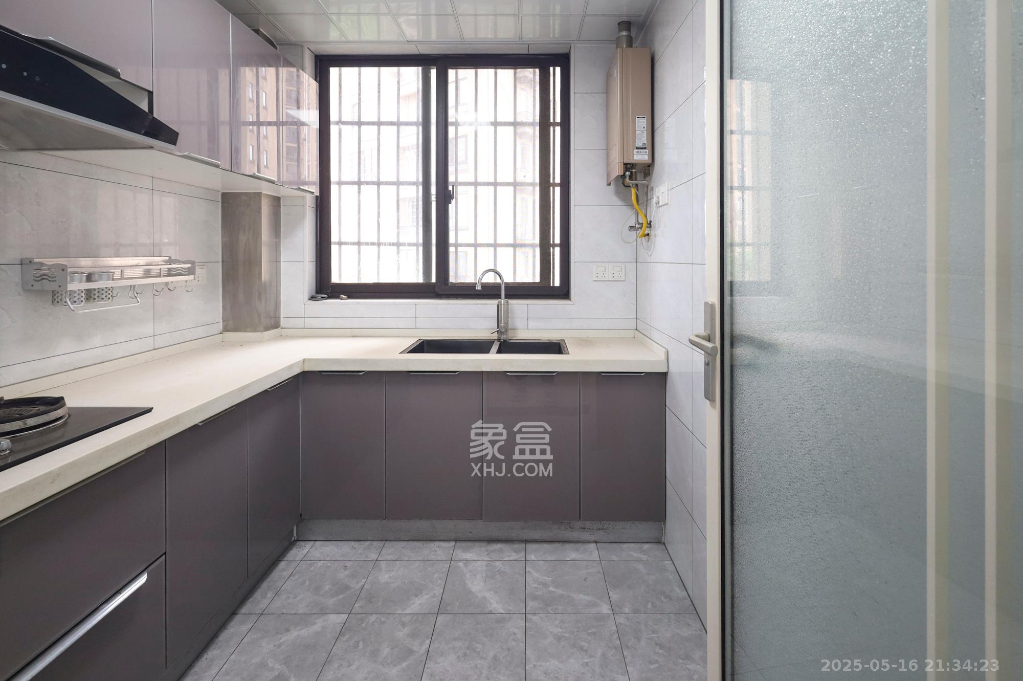 水映加州 3室2厅1卫 150.0万 水映加州 3室2厅1卫 150.0万厨房