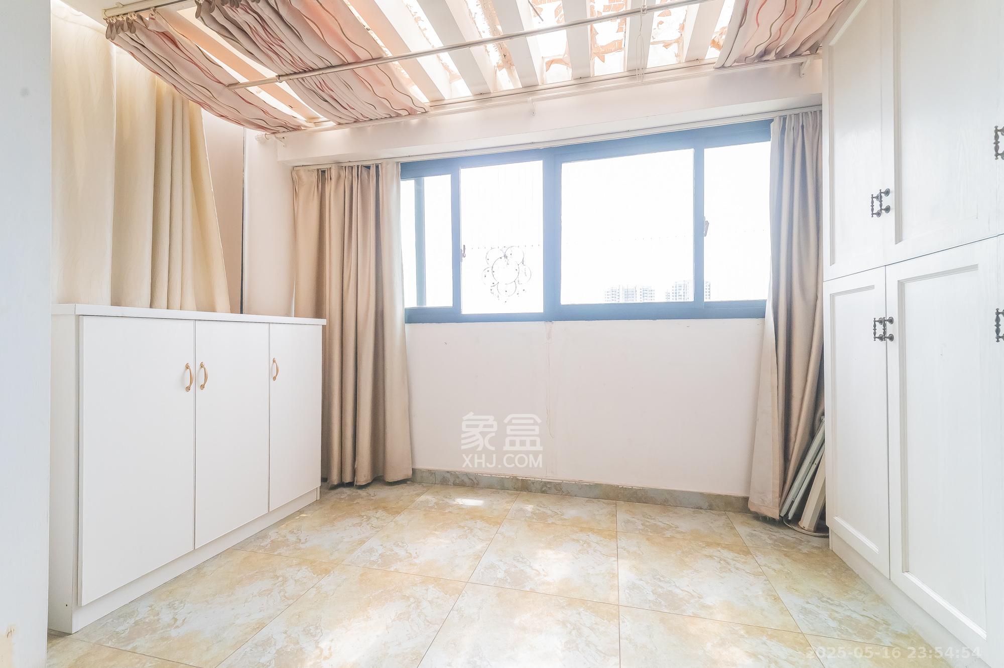 鹏基诺亚山林 3室2厅2卫 78.8万 鹏基诺亚山林 3室2厅2卫 78.8万阳台