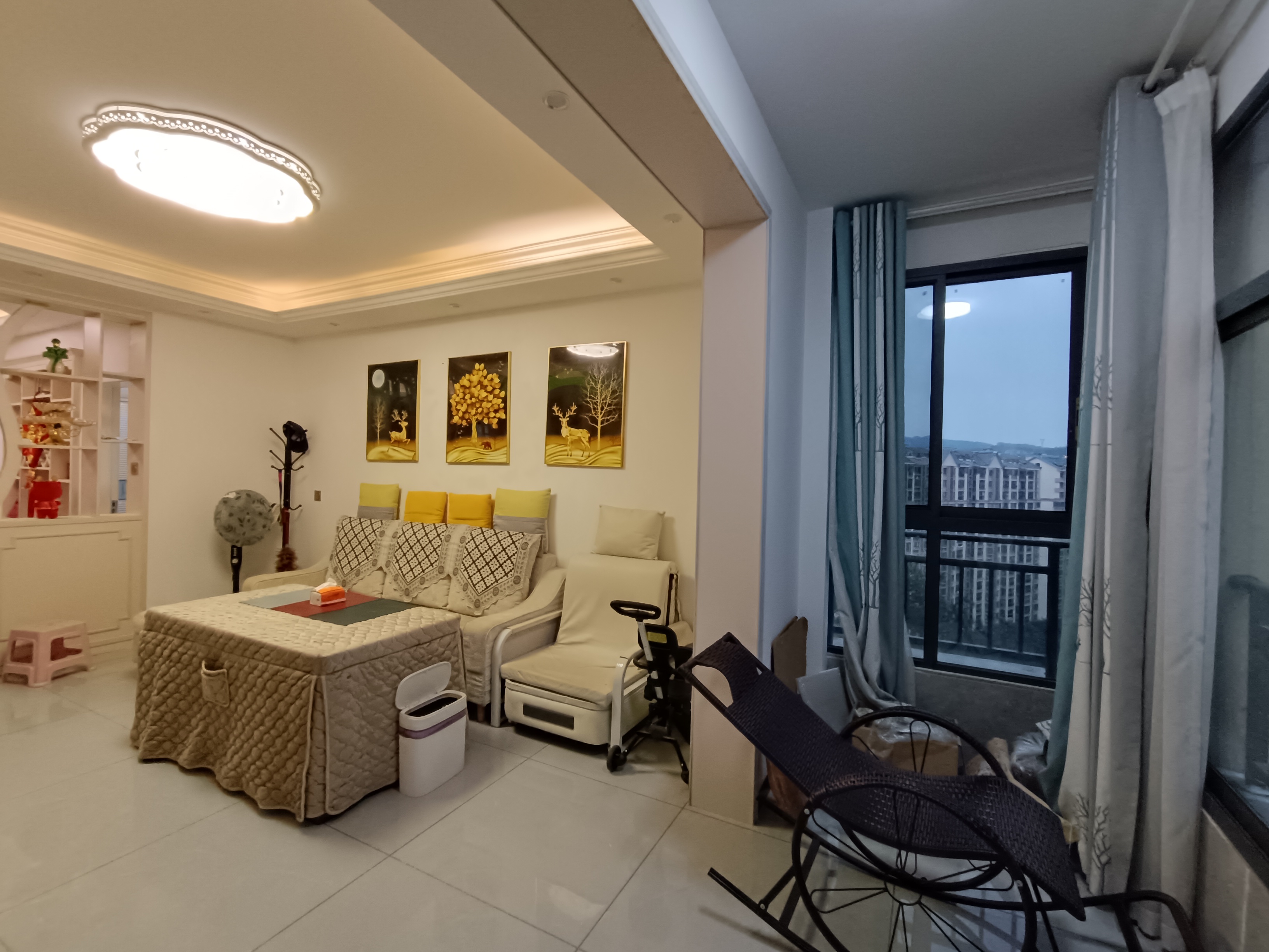 华天城小区 3室2厅2卫 2500.0元/月 华天城小区 3室2厅2卫 2500.0元/月室内图