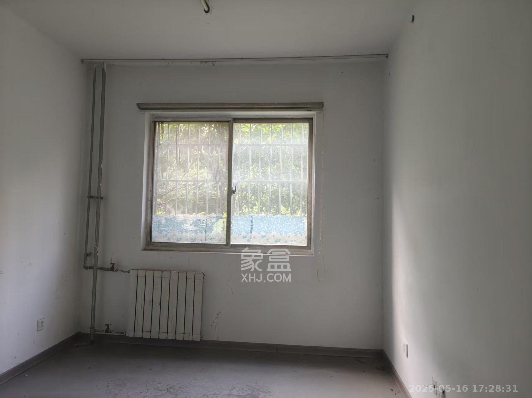 九峰小区(一二三四区) 4室2厅2卫 2500.0元/月 九峰小区(一二三四区) 4室2厅2卫 2500.0元/月室内图