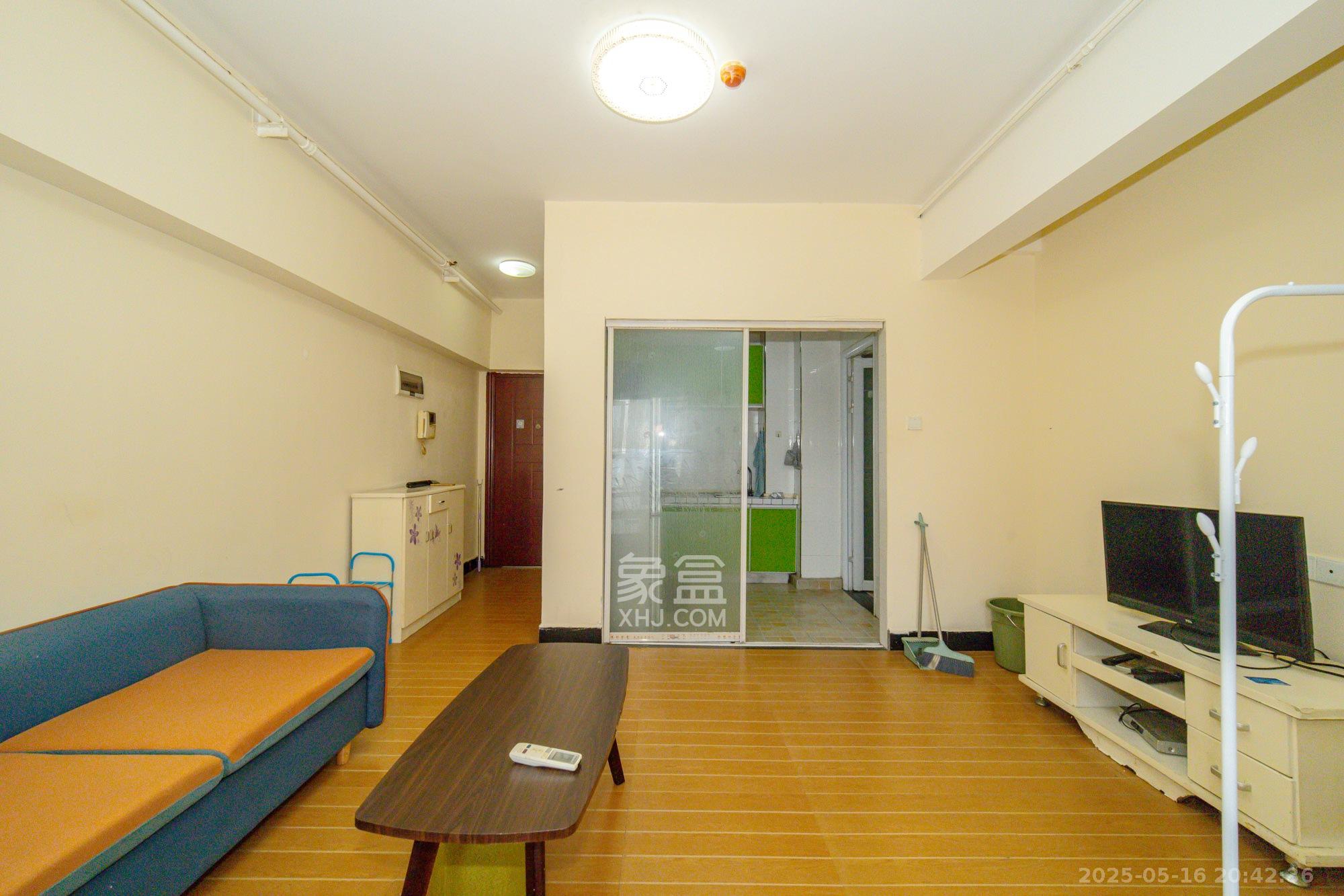 新长海广场 1室1厅1卫 20.0万 新长海广场 1室1厅1卫 20.0万客厅